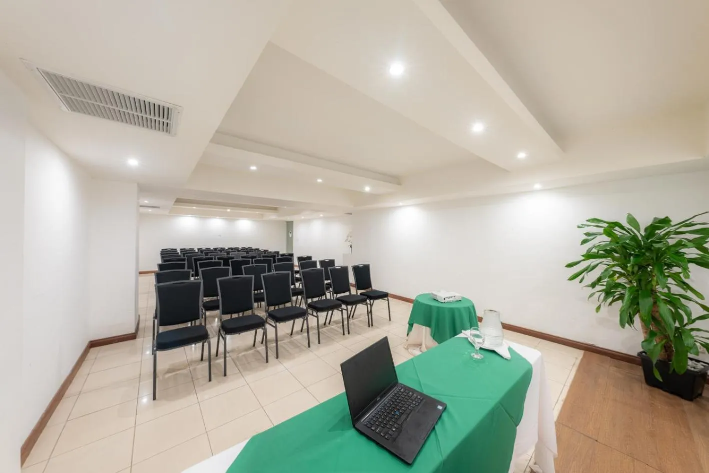 Meeting/conference room in Hotel Faranda Express Soloy and Casino, a member of Radisson Individuals