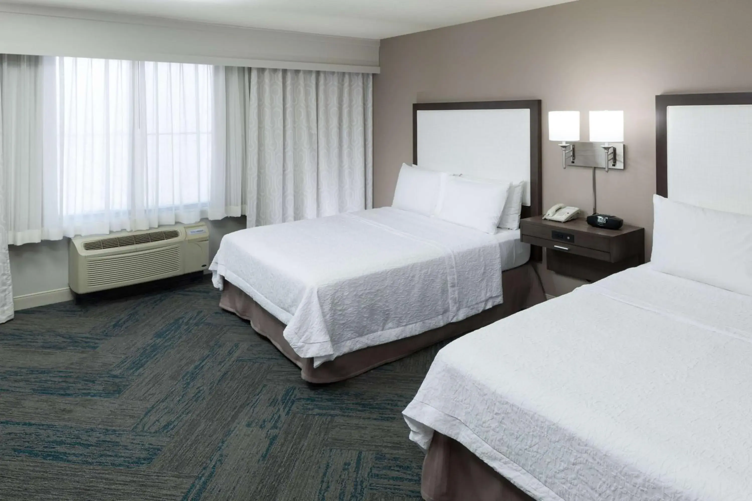 Bed in Hampton Inn Los Angeles Orange County Cypress Bed in Hampton Inn Los Angeles Orange County Cypress