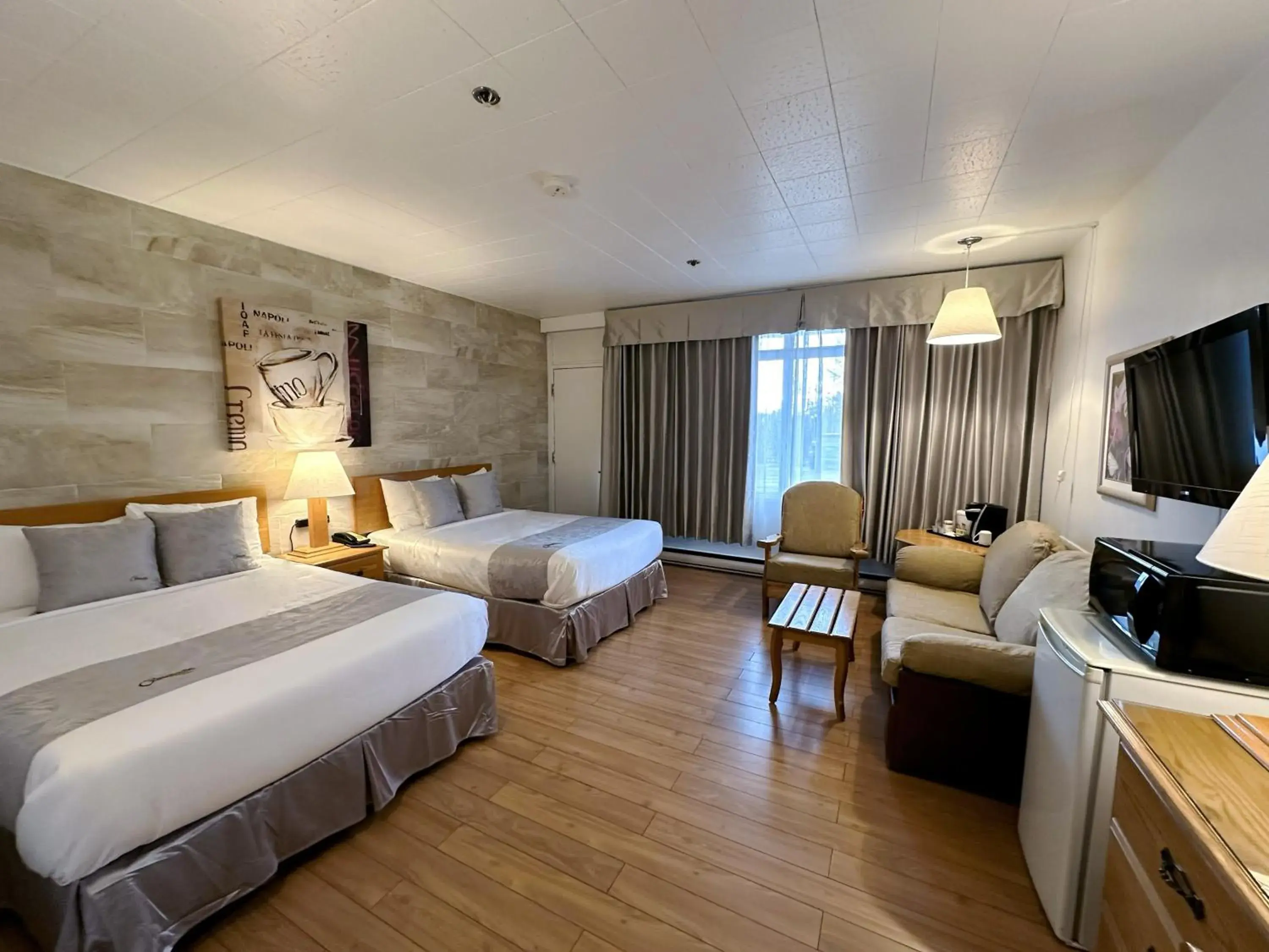 Double Room with Two Double Beds in Hotel La Caravelle Double Room with Two Double Beds in Hotel La Caravelle