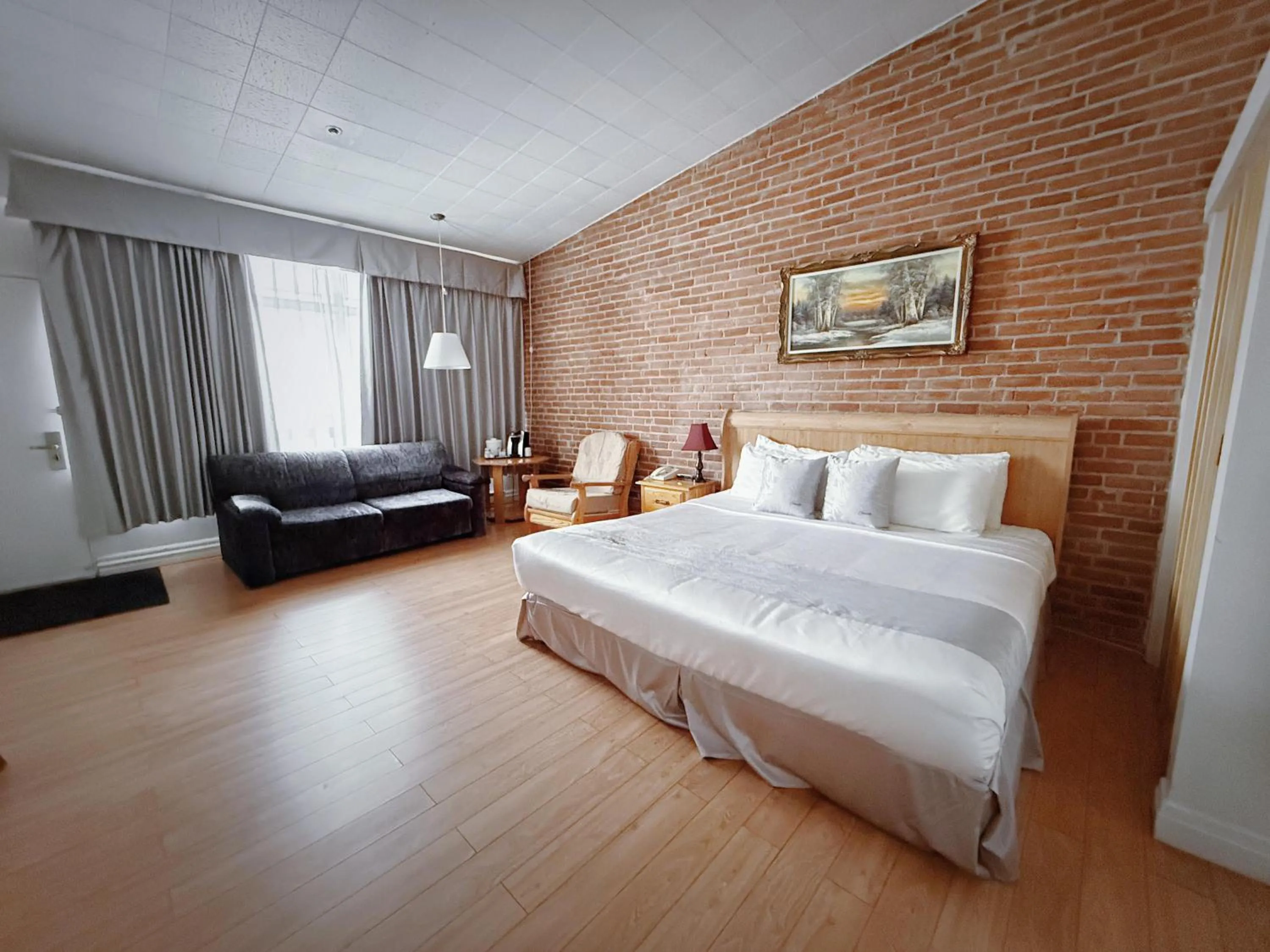 Bed in Hotel La Caravelle