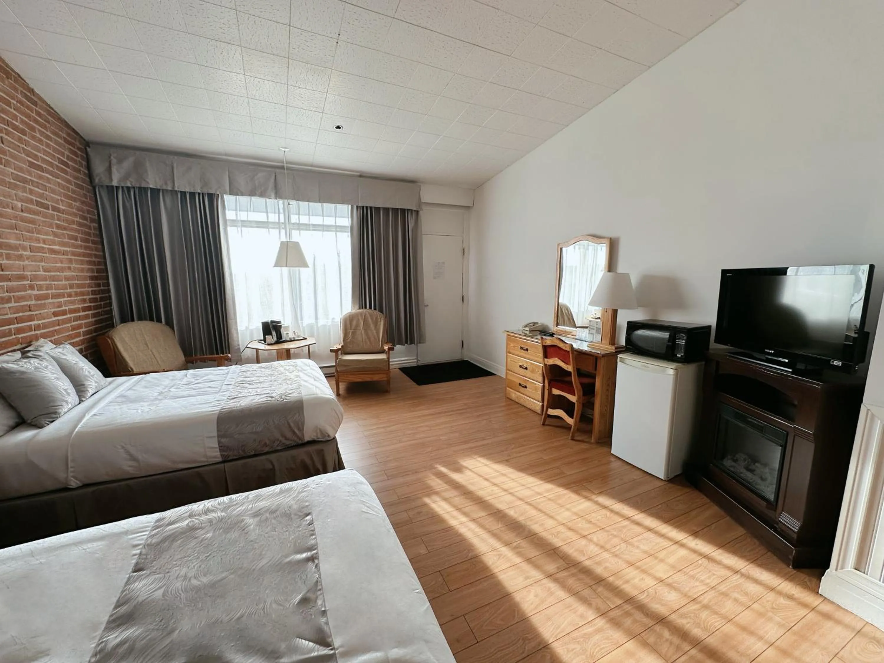 TV and multimedia, Bed in Hotel La Caravelle