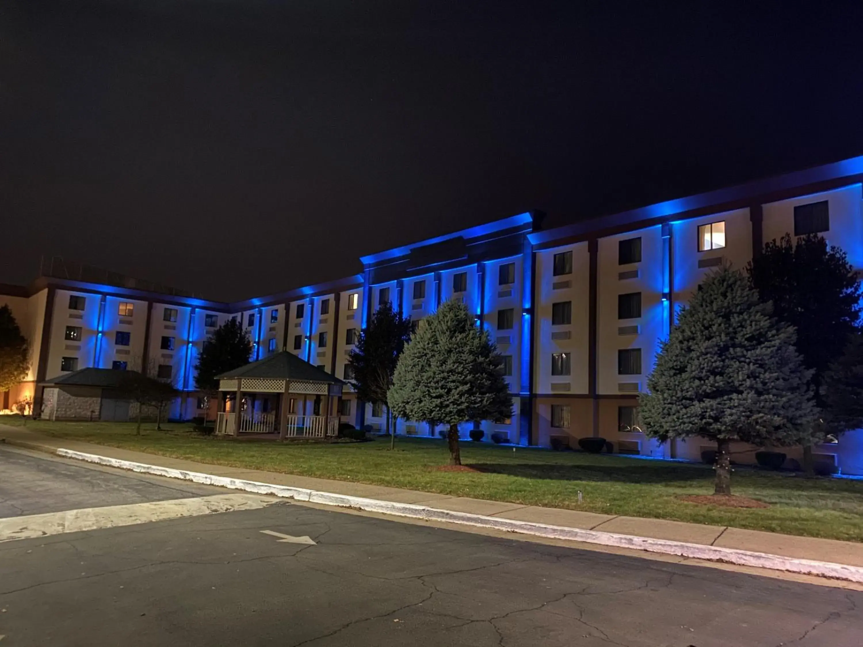 Property building in Days Inn and Suites by Wyndham Hammond, IN Property building in Days Inn and Suites by Wyndham Hammond, IN