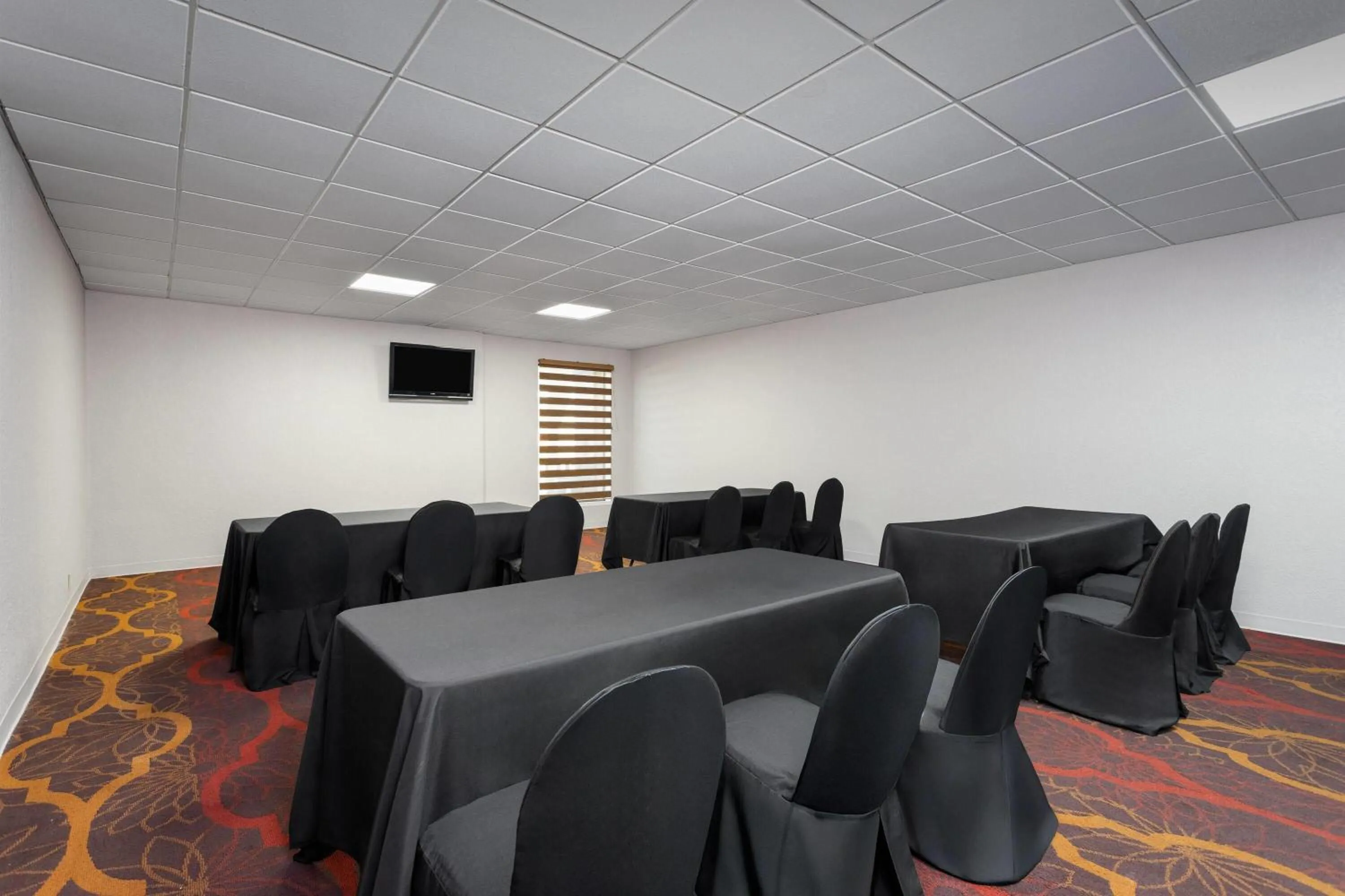 Meeting/conference room in Days Inn and Suites by Wyndham Hammond, IN
