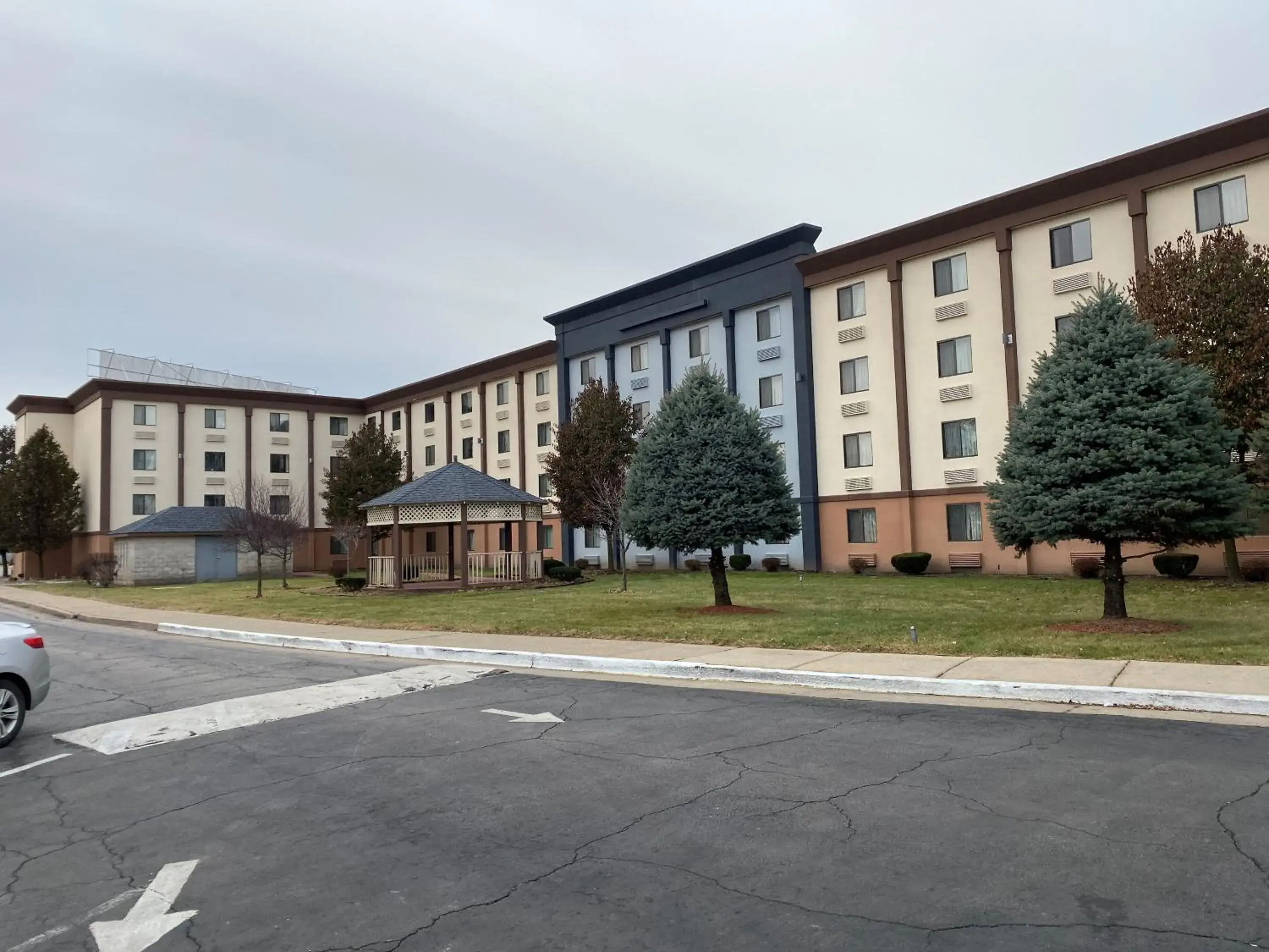 Property building in Days Inn and Suites by Wyndham Hammond, IN Property building in Days Inn and Suites by Wyndham Hammond, IN