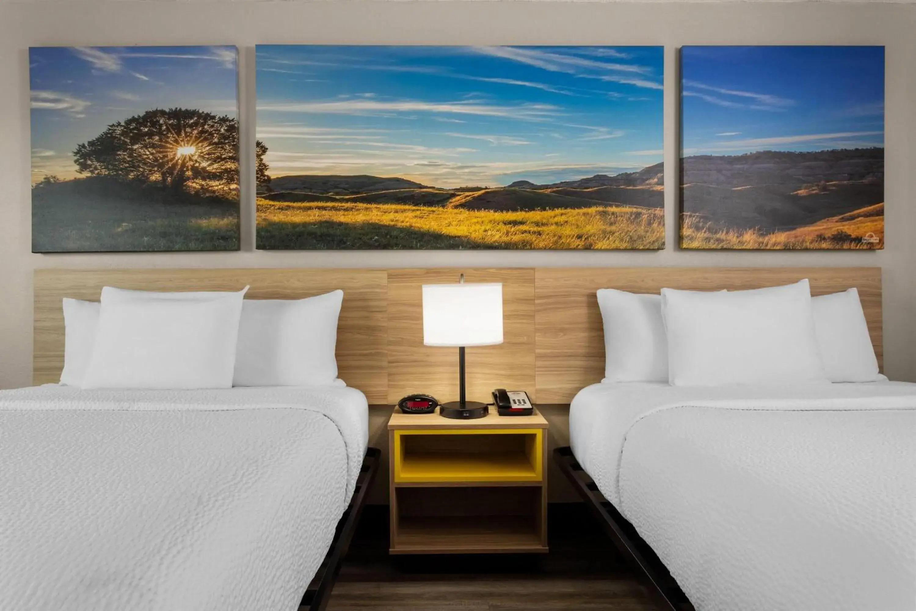 Photo of the whole room, Bed in Days Inn and Suites by Wyndham Hammond, IN Photo of the whole room, Bed in Days Inn and Suites by Wyndham Hammond, IN