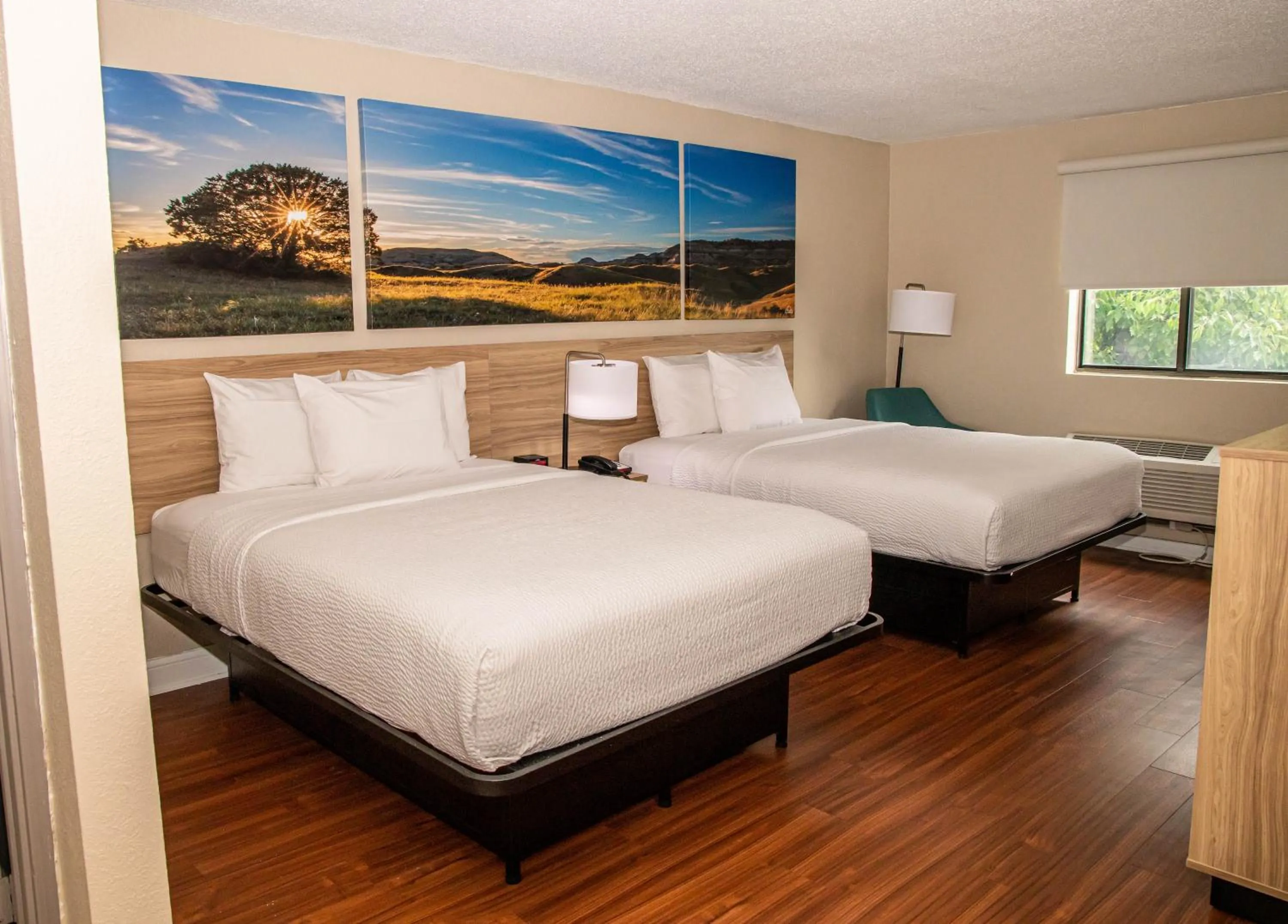 Bedroom, Bed in Days Inn and Suites by Wyndham Hammond, IN