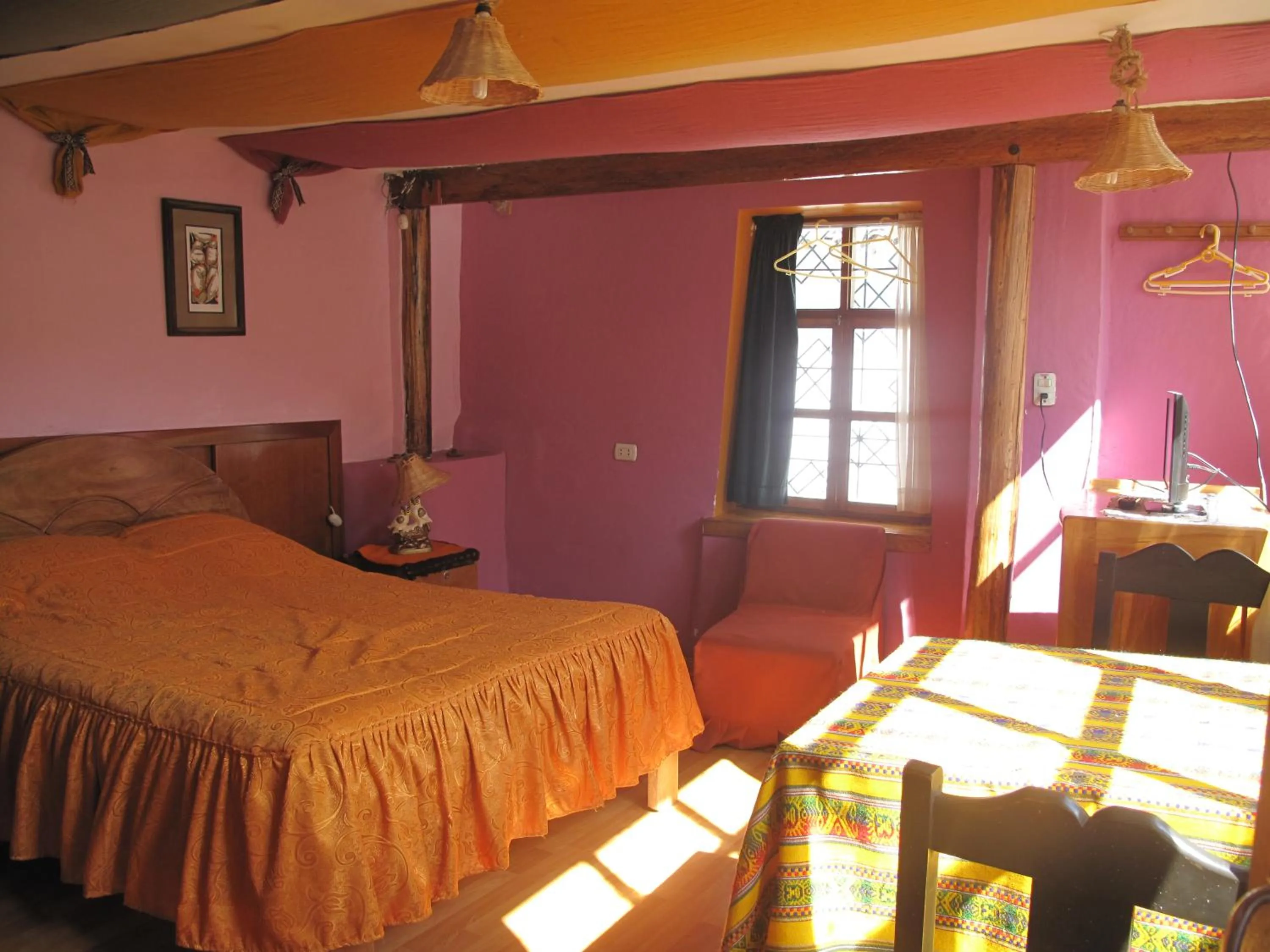 Photo of the whole room, Bed in Casa De Mama Cusco - The Treehouse