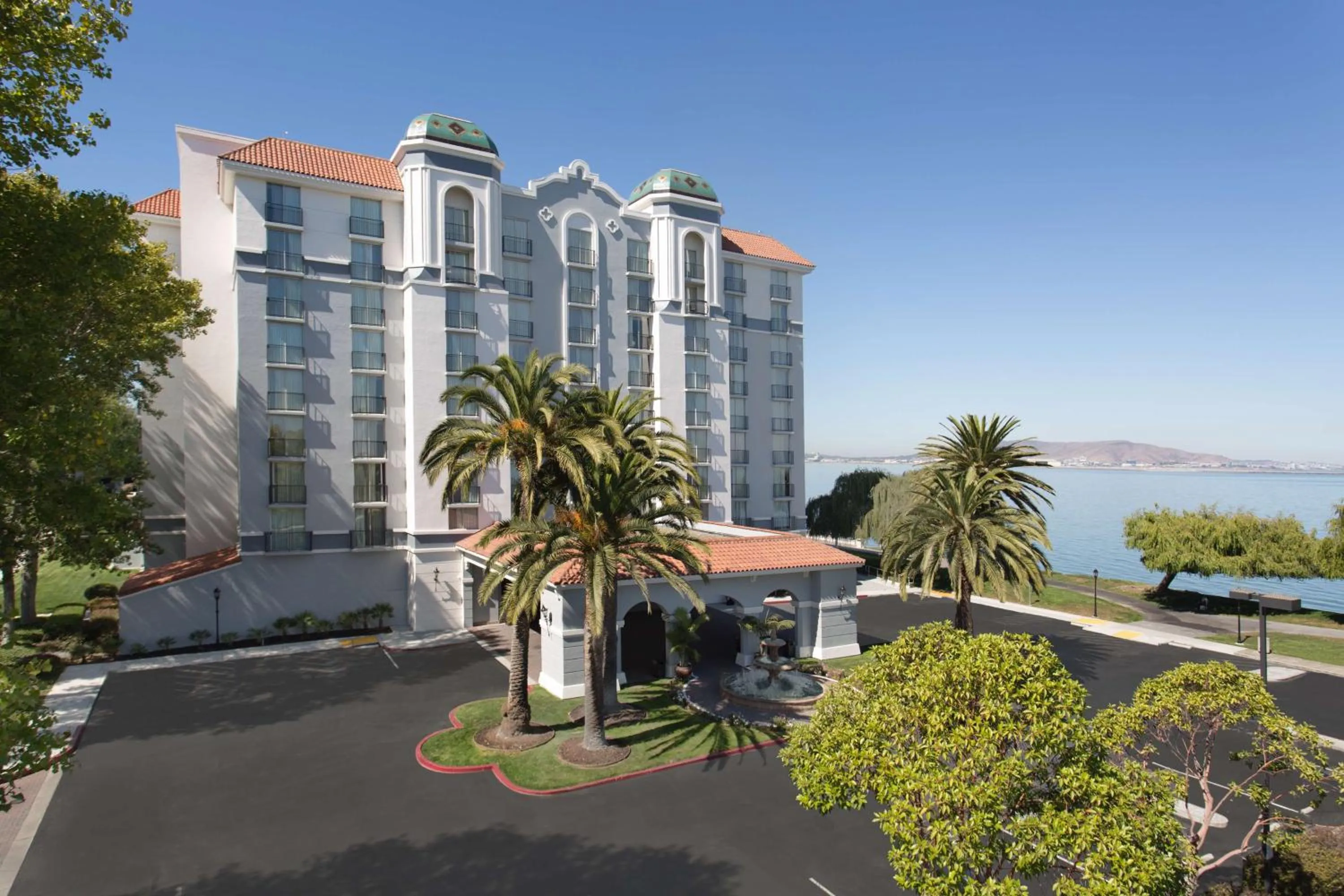 Property building in Embassy Suites San Francisco Airport Waterfront