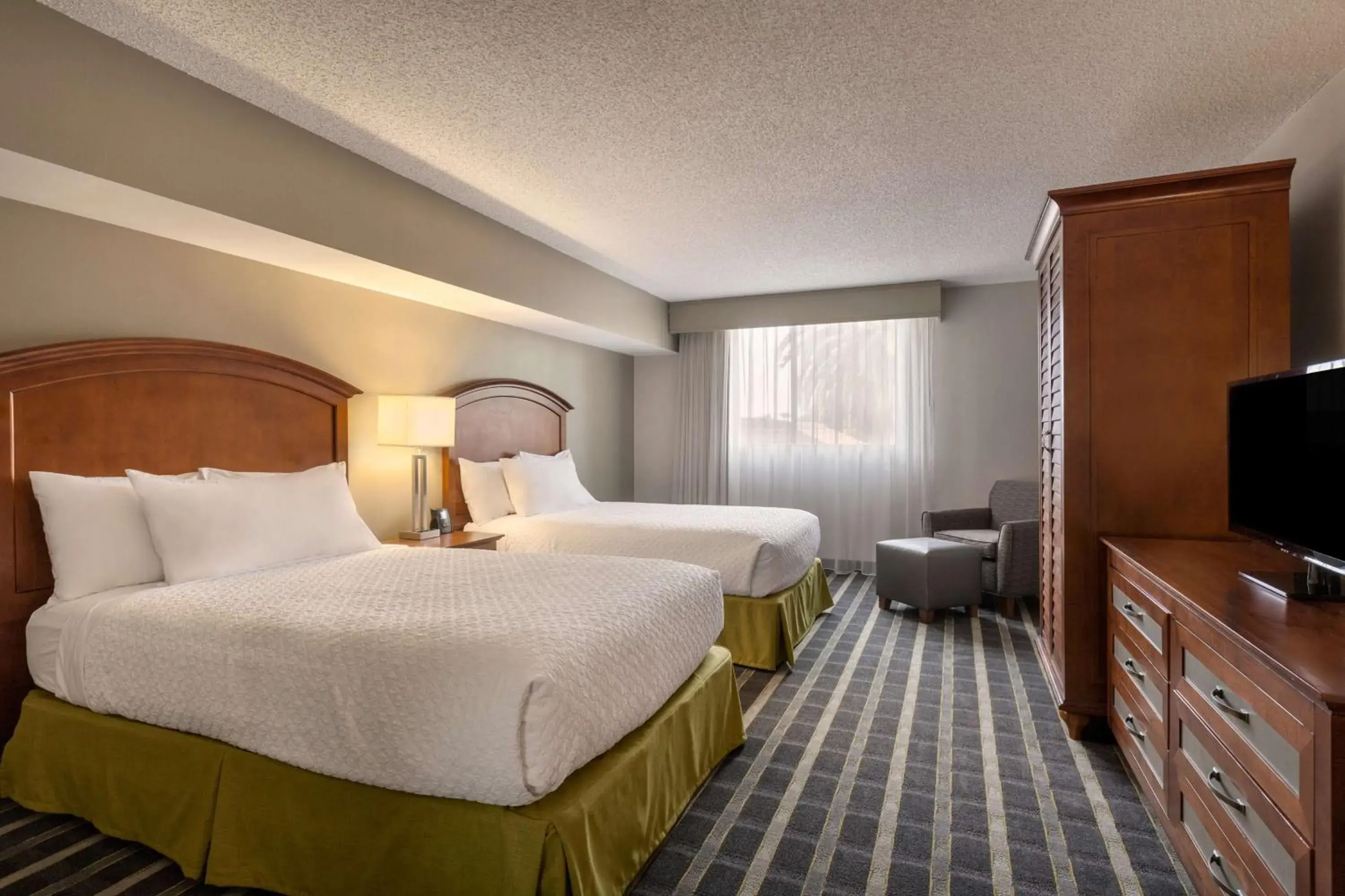 Double Room with Two Double Beds and Boardroom in Embassy Suites San Francisco Airport Waterfront Double Room with Two Double Beds and Boardroom in Embassy Suites San Francisco Airport Waterfront