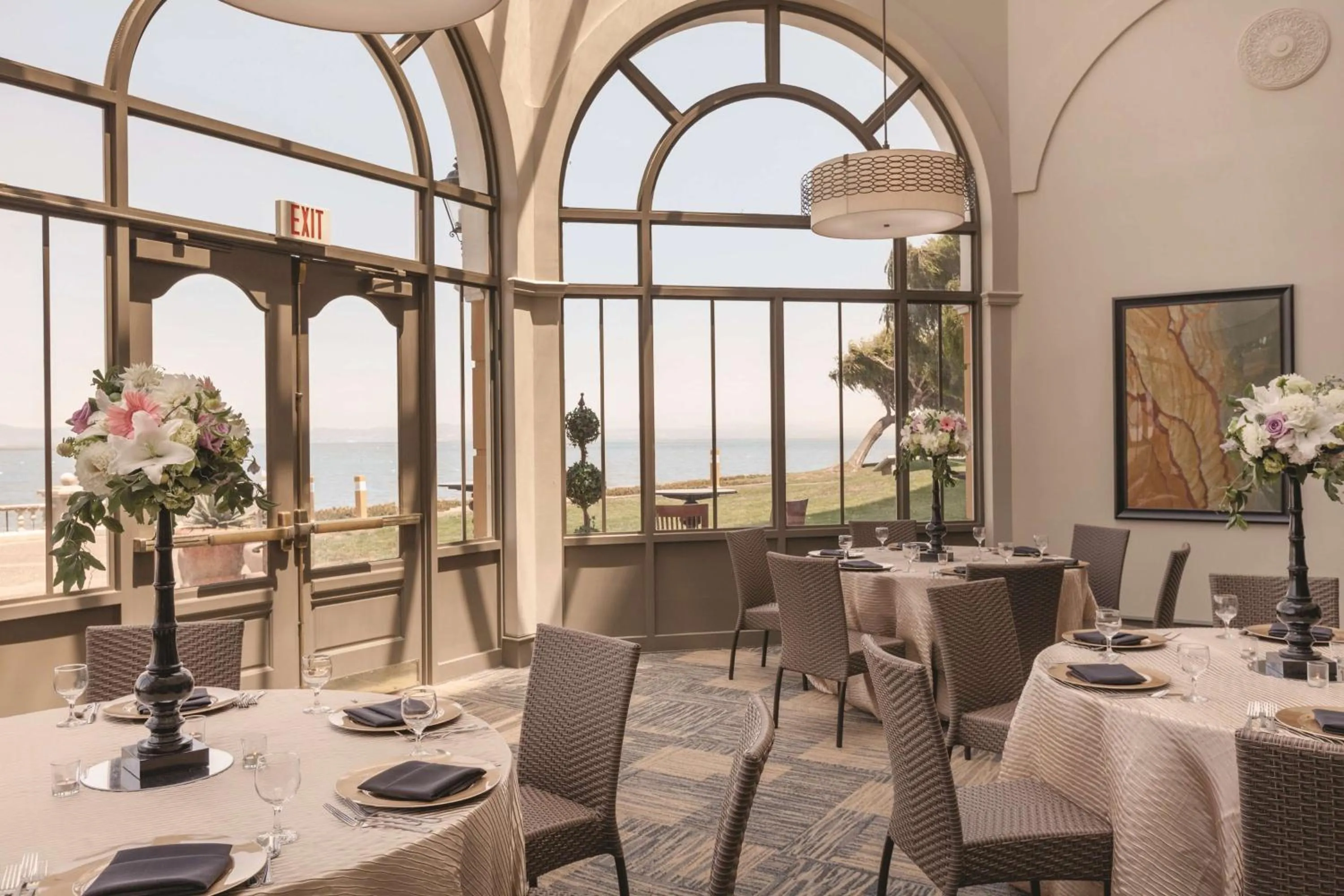 Meeting/conference room in Embassy Suites San Francisco Airport Waterfront