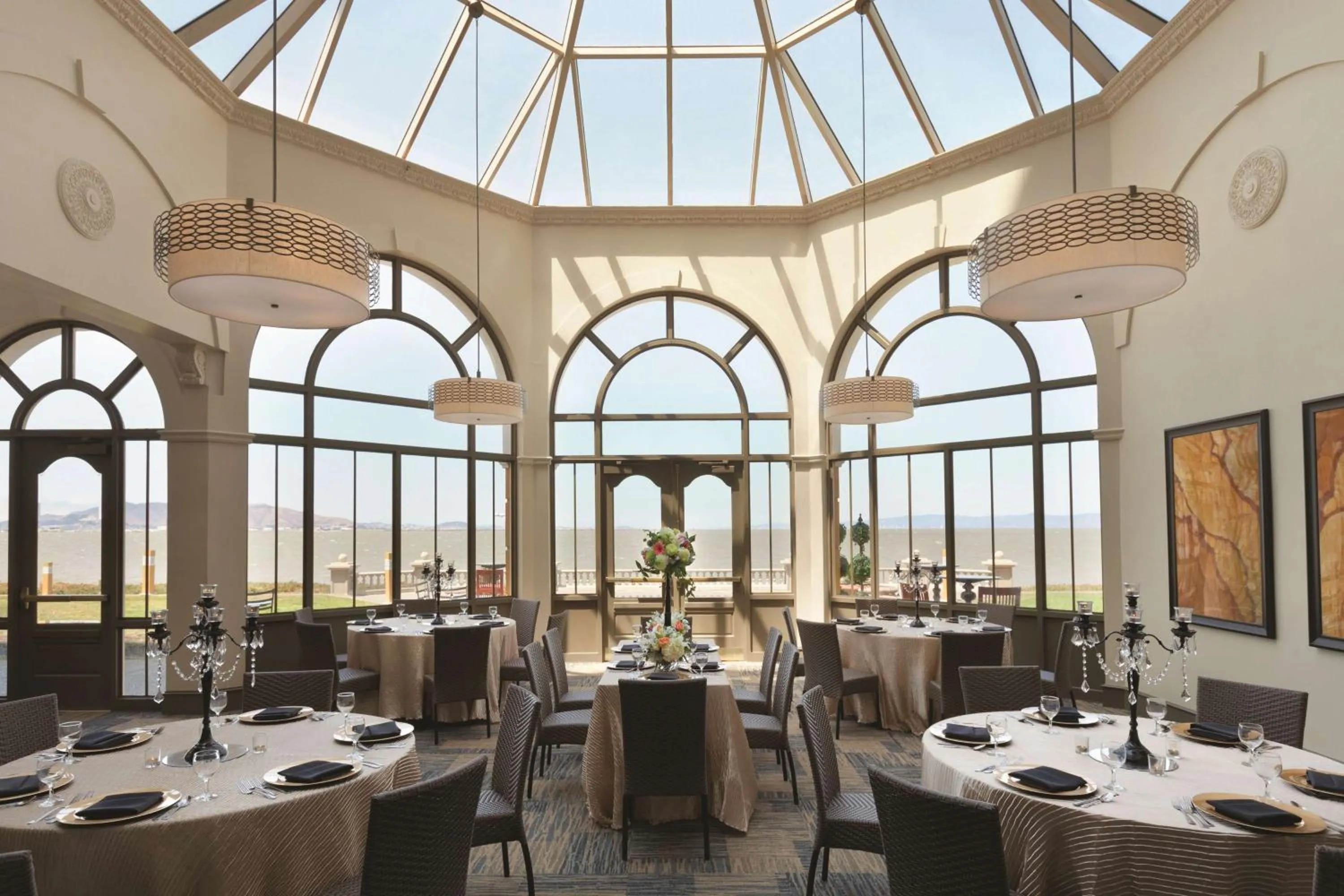 Meeting/conference room in Embassy Suites San Francisco Airport Waterfront