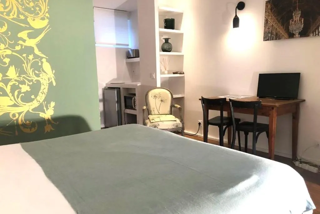 Bed in Denis & Virginie - château à pied - parking gratuit