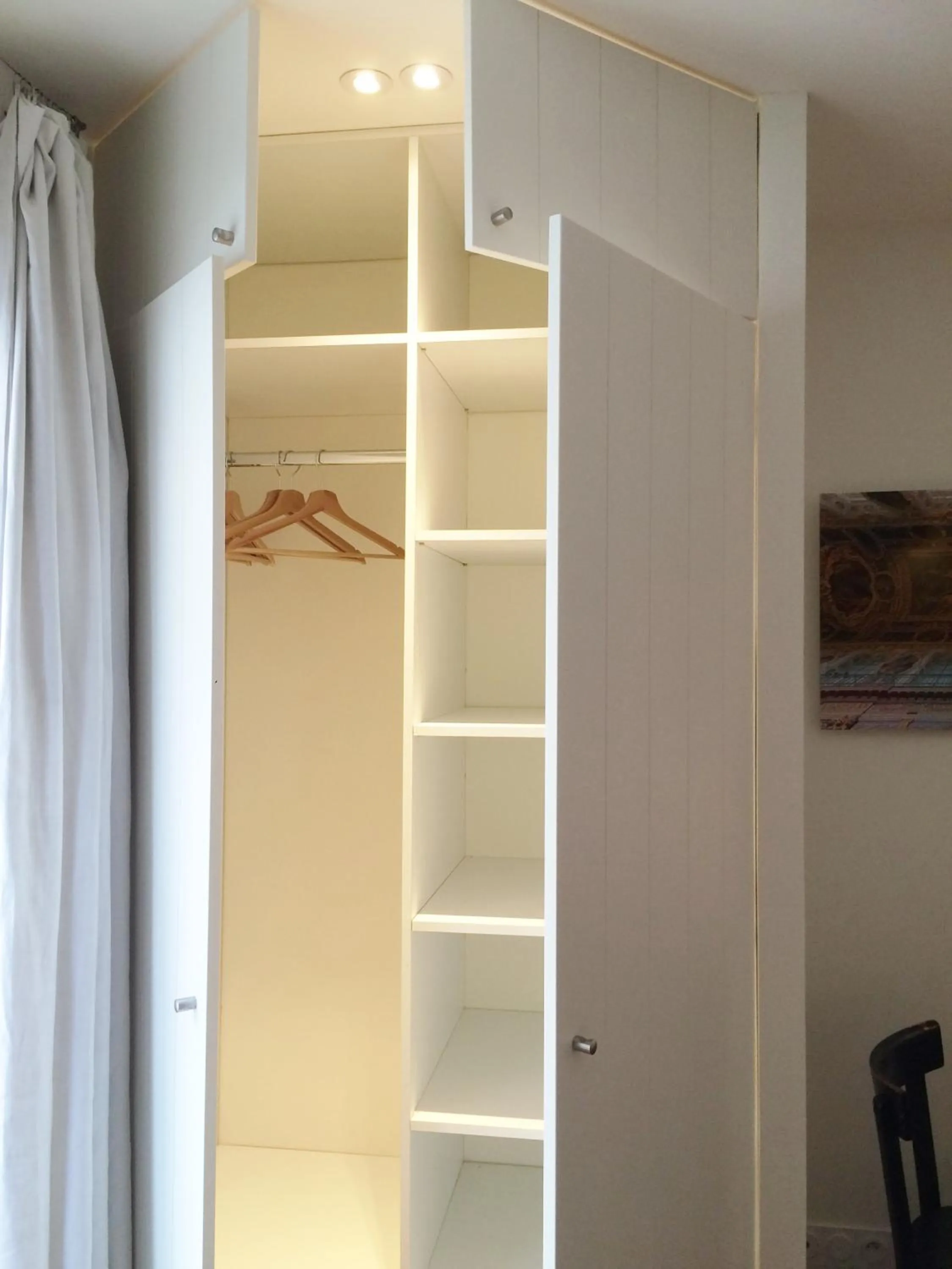 storage in Denis & Virginie - château à pied - parking gratuit