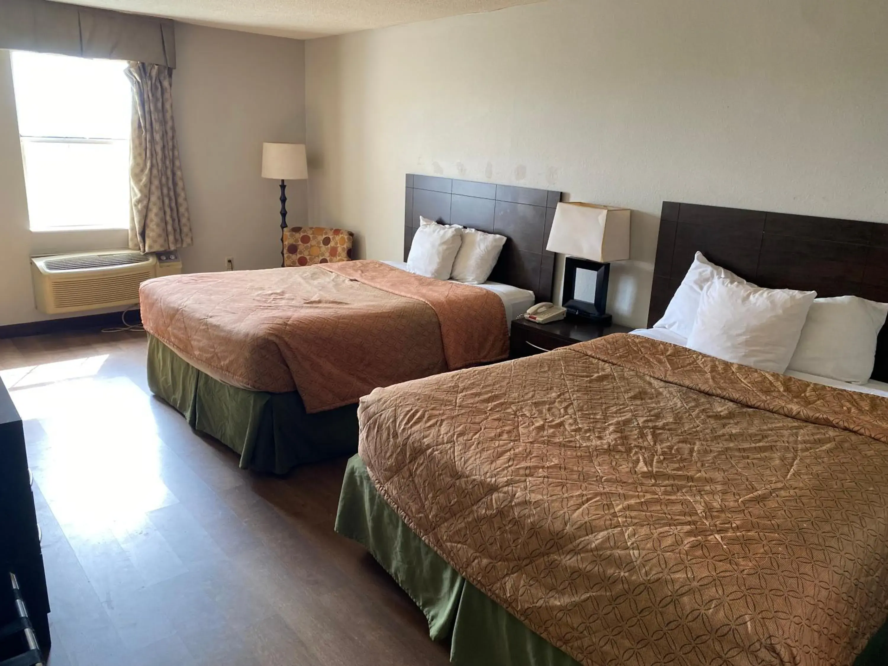 Bed in Days Inn by Wyndham Perryville MO Bed in Days Inn by Wyndham Perryville MO