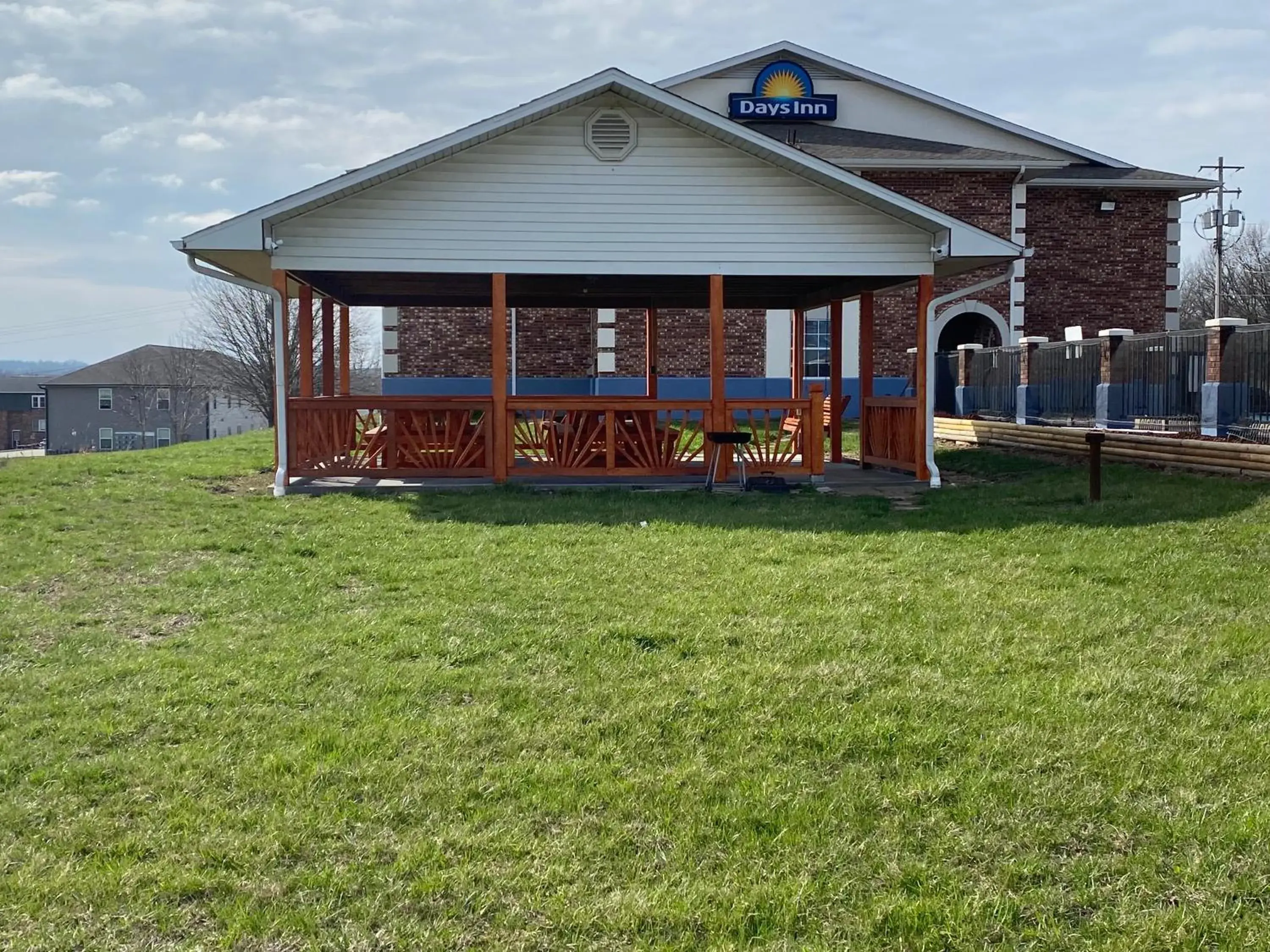 Property building in Days Inn by Wyndham Perryville MO Property building in Days Inn by Wyndham Perryville MO