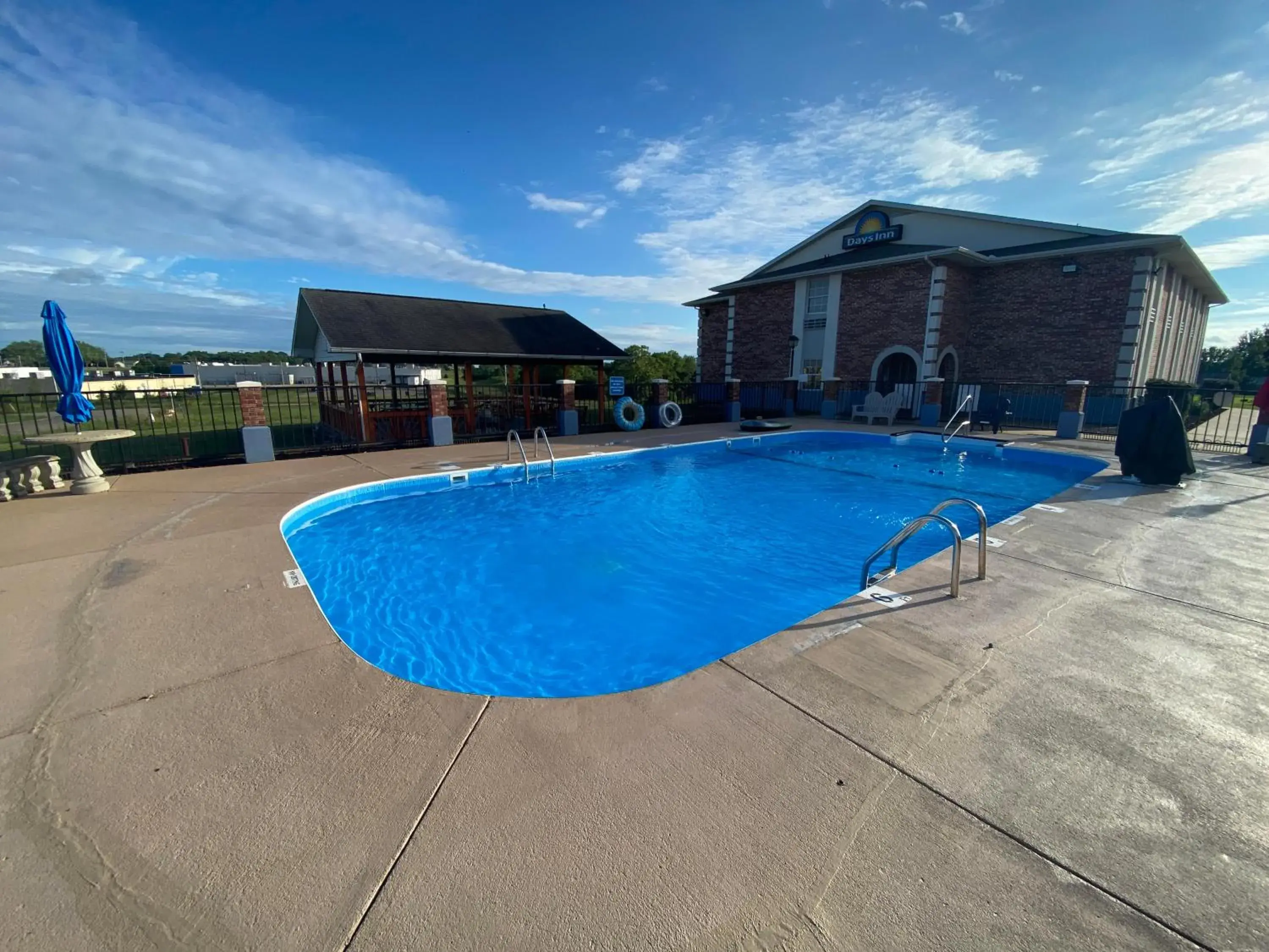 Swimming pool in Days Inn by Wyndham Perryville MO Swimming pool in Days Inn by Wyndham Perryville MO