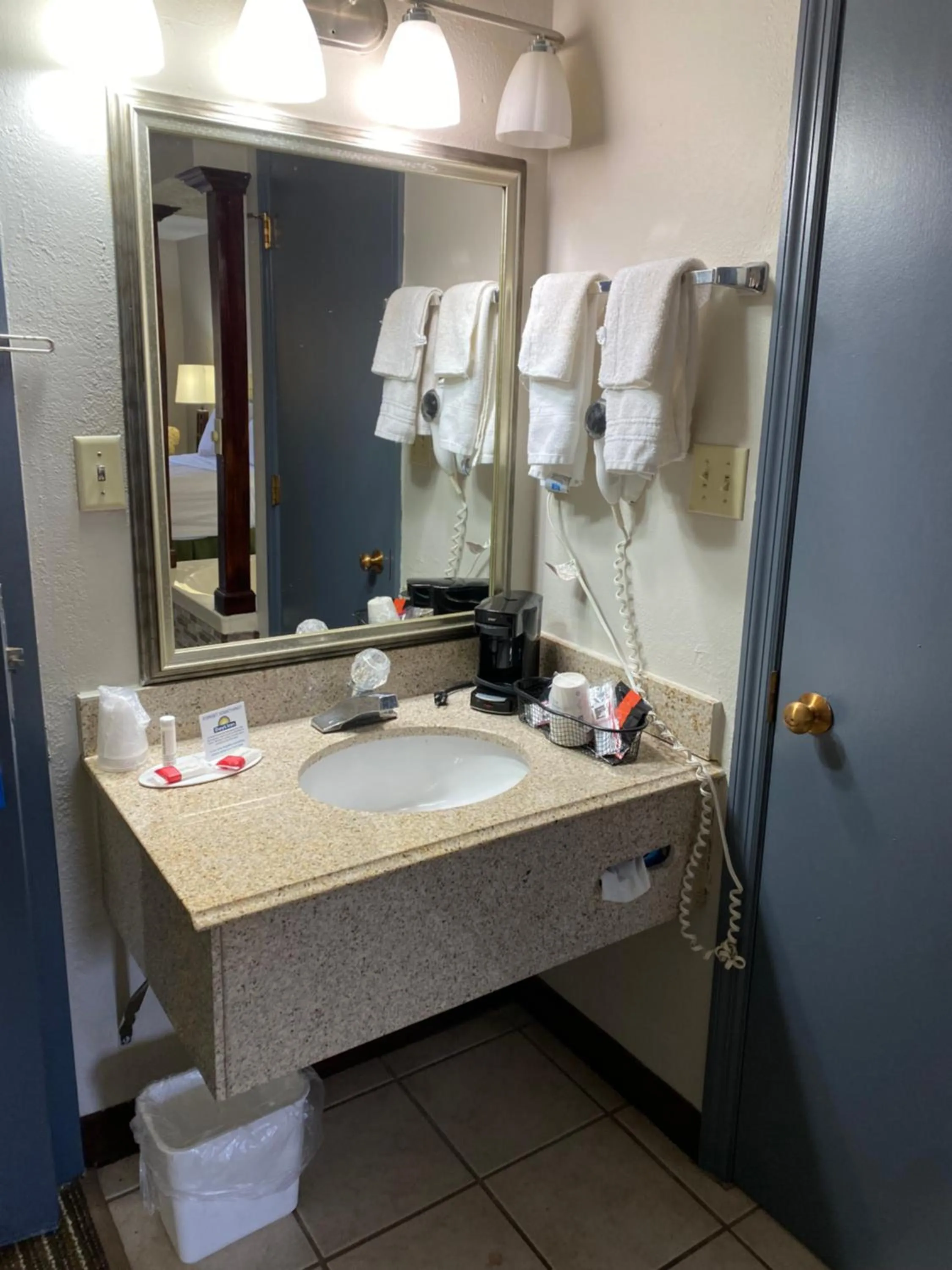 towels in Days Inn by Wyndham Perryville MO