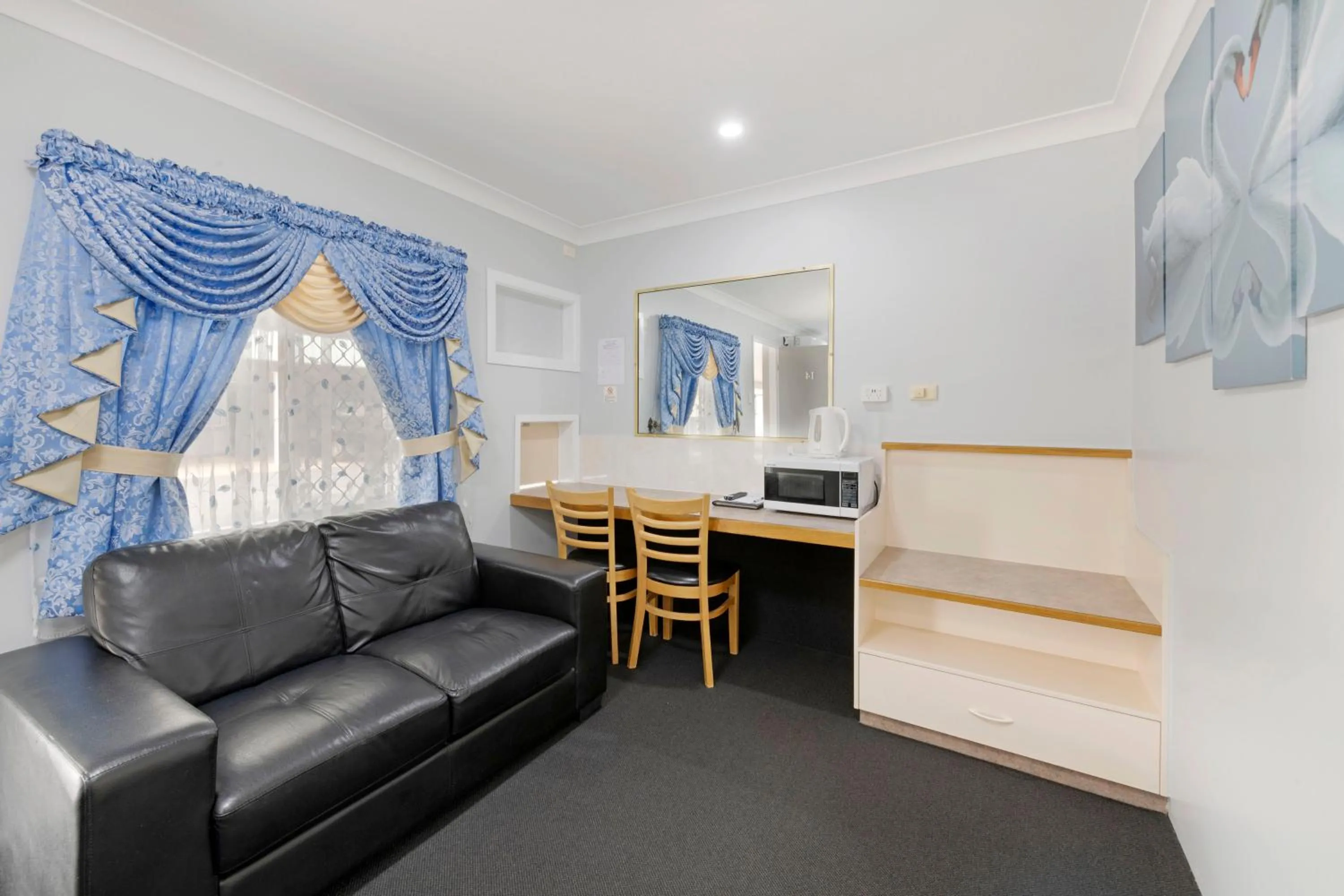 Seating area in Best Western Bundaberg City Motor Inn