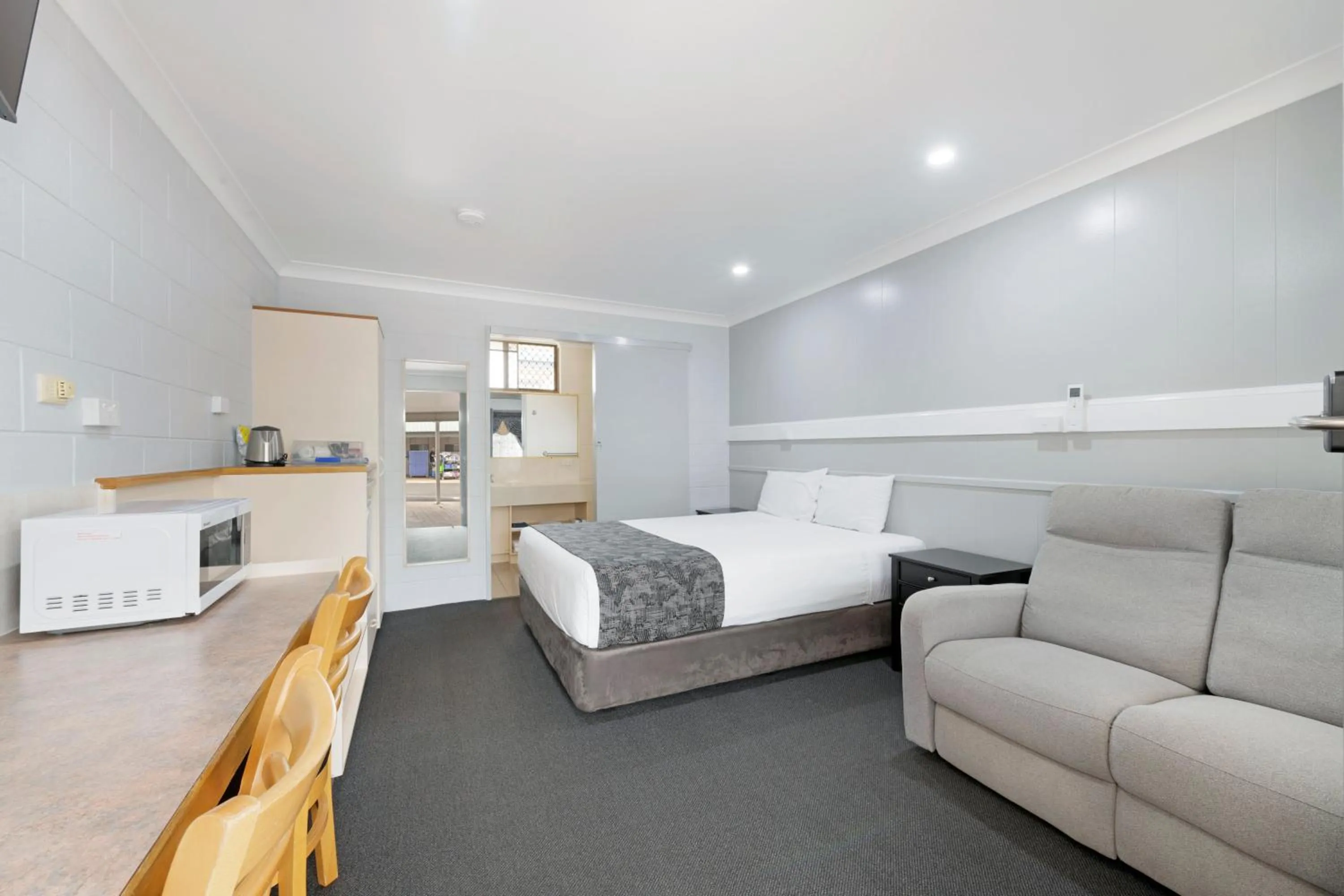 Coffee/tea facilities, Bed in Best Western Bundaberg City Motor Inn