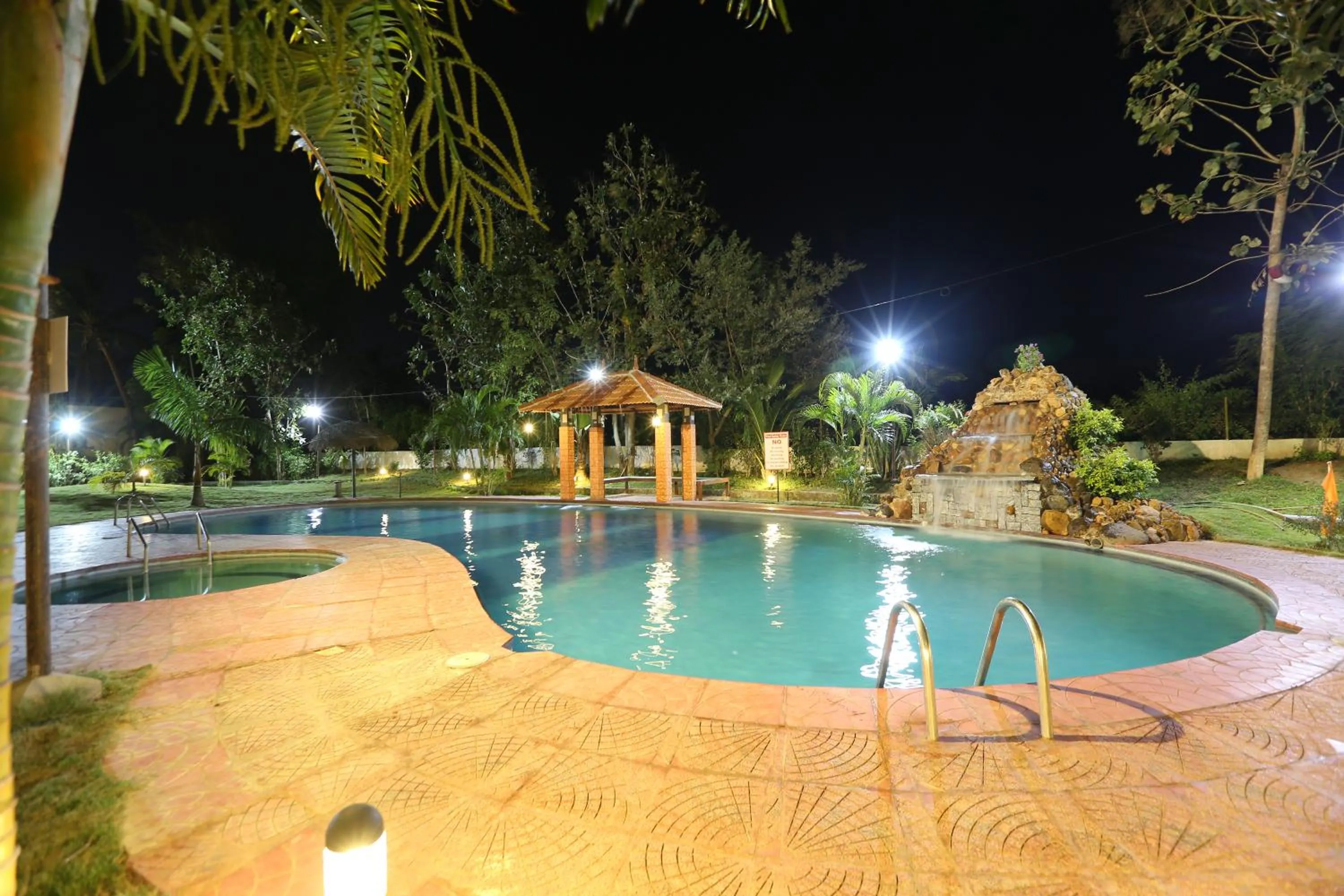 Swimming pool in Mermaid Resorts & Banquets