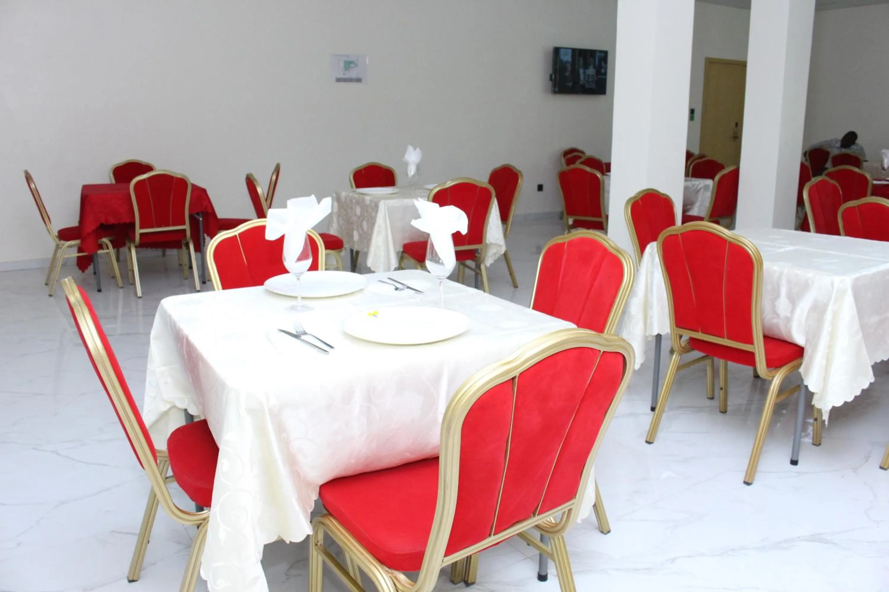 Restaurant/places to eat in Paradisia Hotel