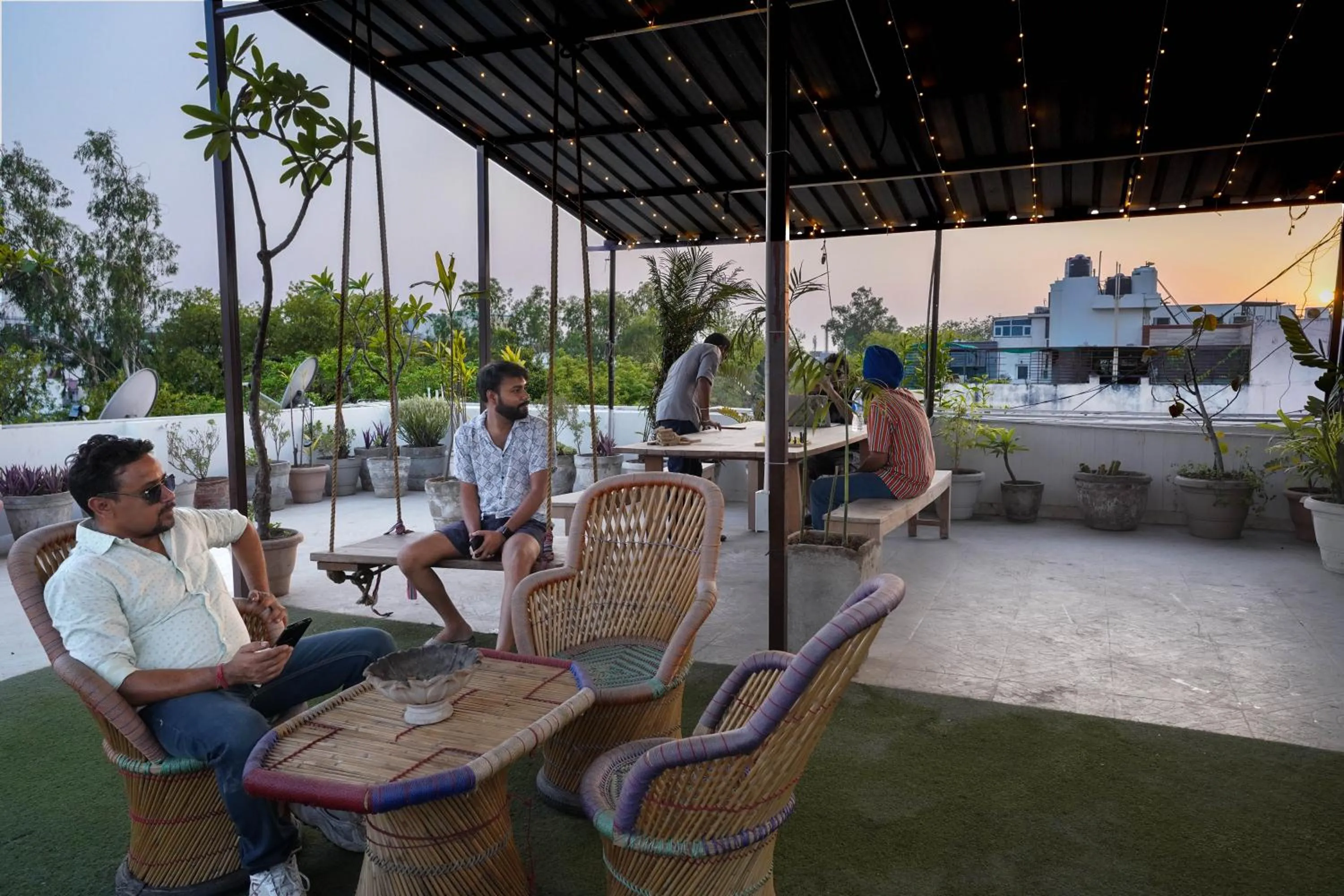 Restaurant/places to eat in Hide-In Hostel Delhi