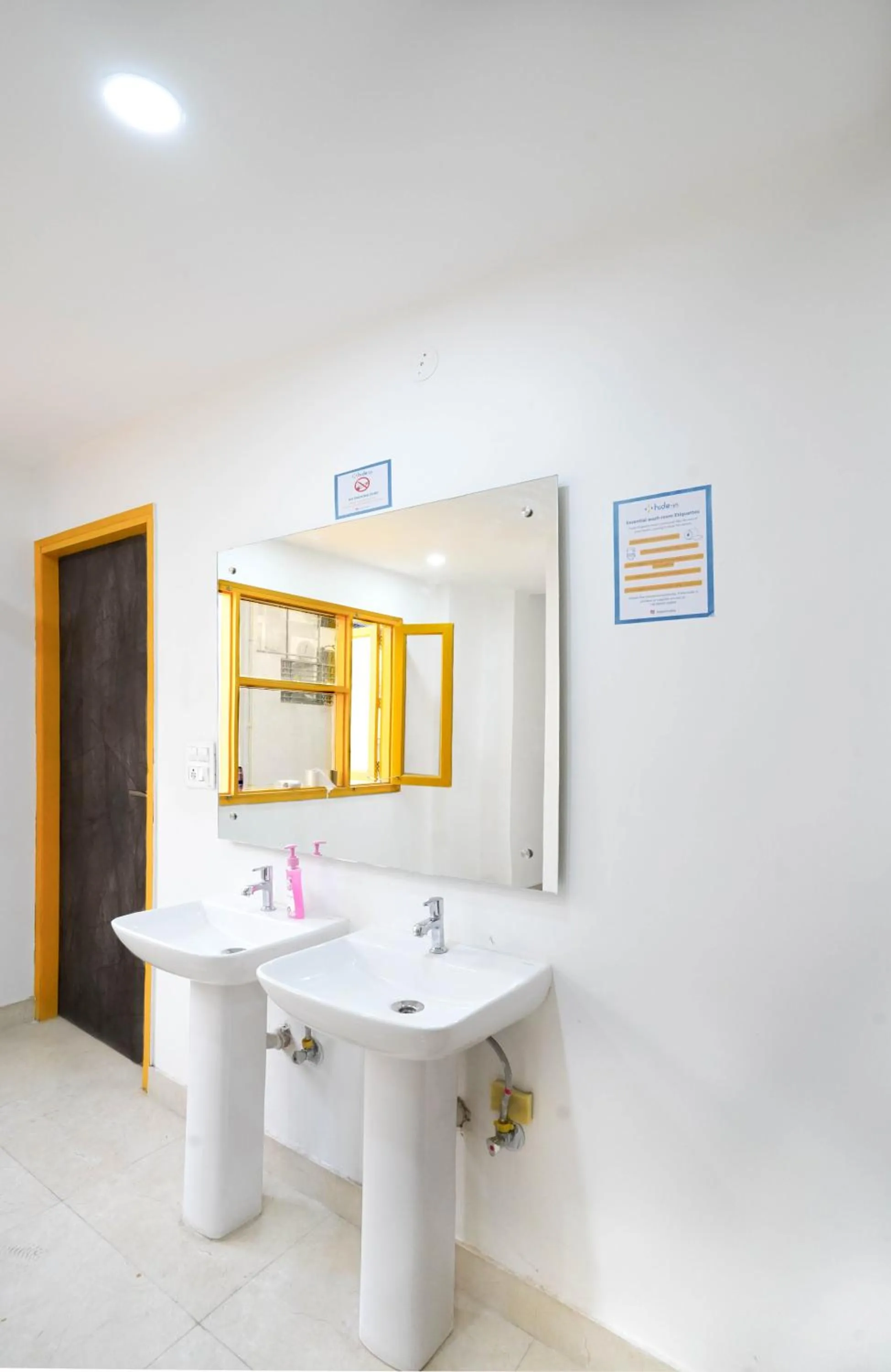 Toilet in Hide-In Hostel Delhi