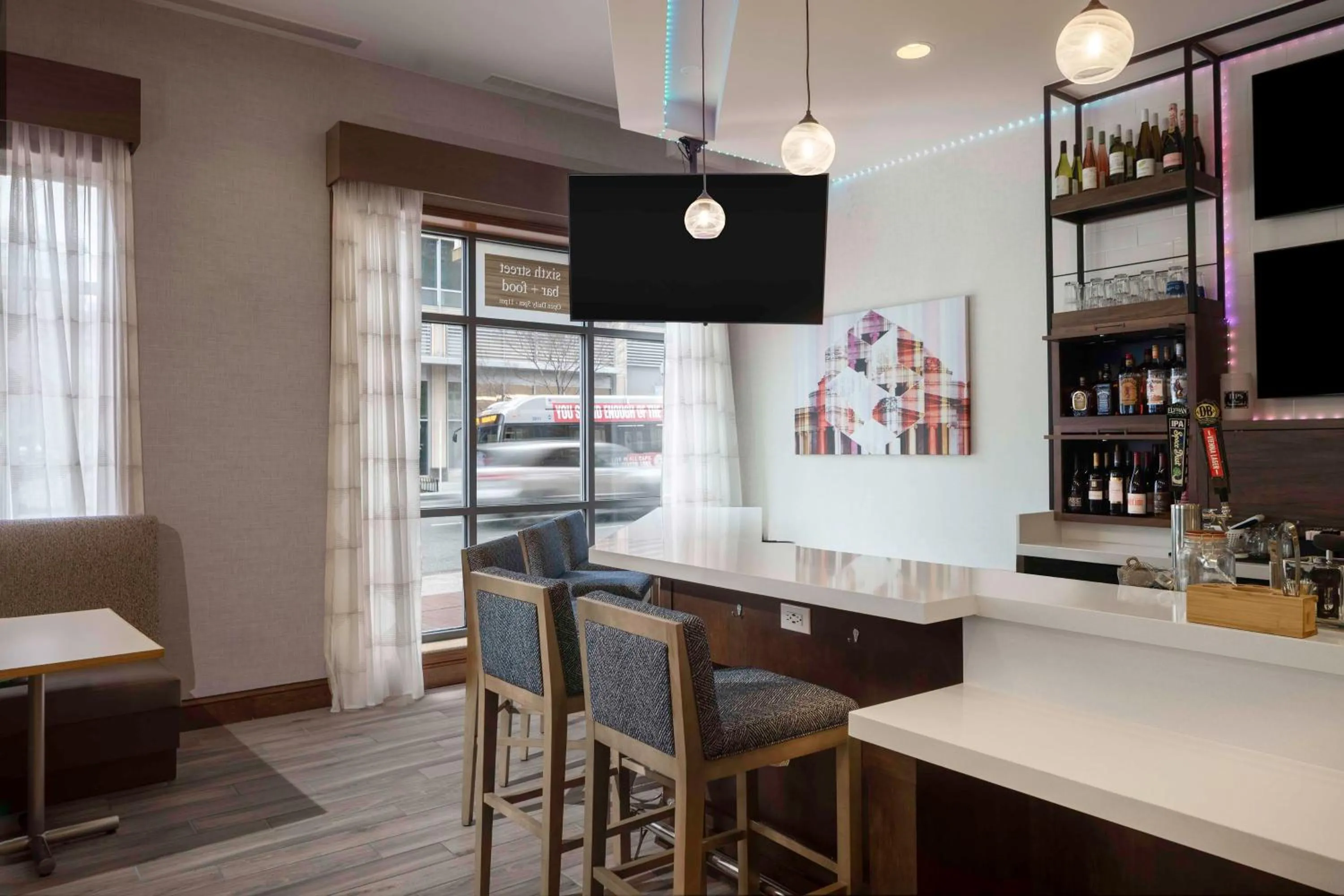 Lounge or bar in Hampton Inn Washington DC - Convention Center