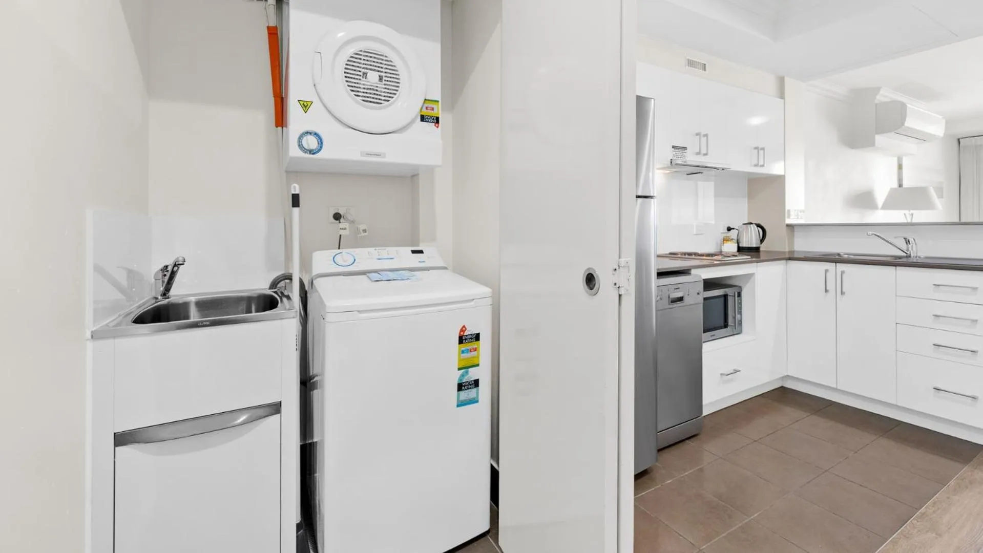 Kitchen or kitchenette in Dolphin Quay Apartments