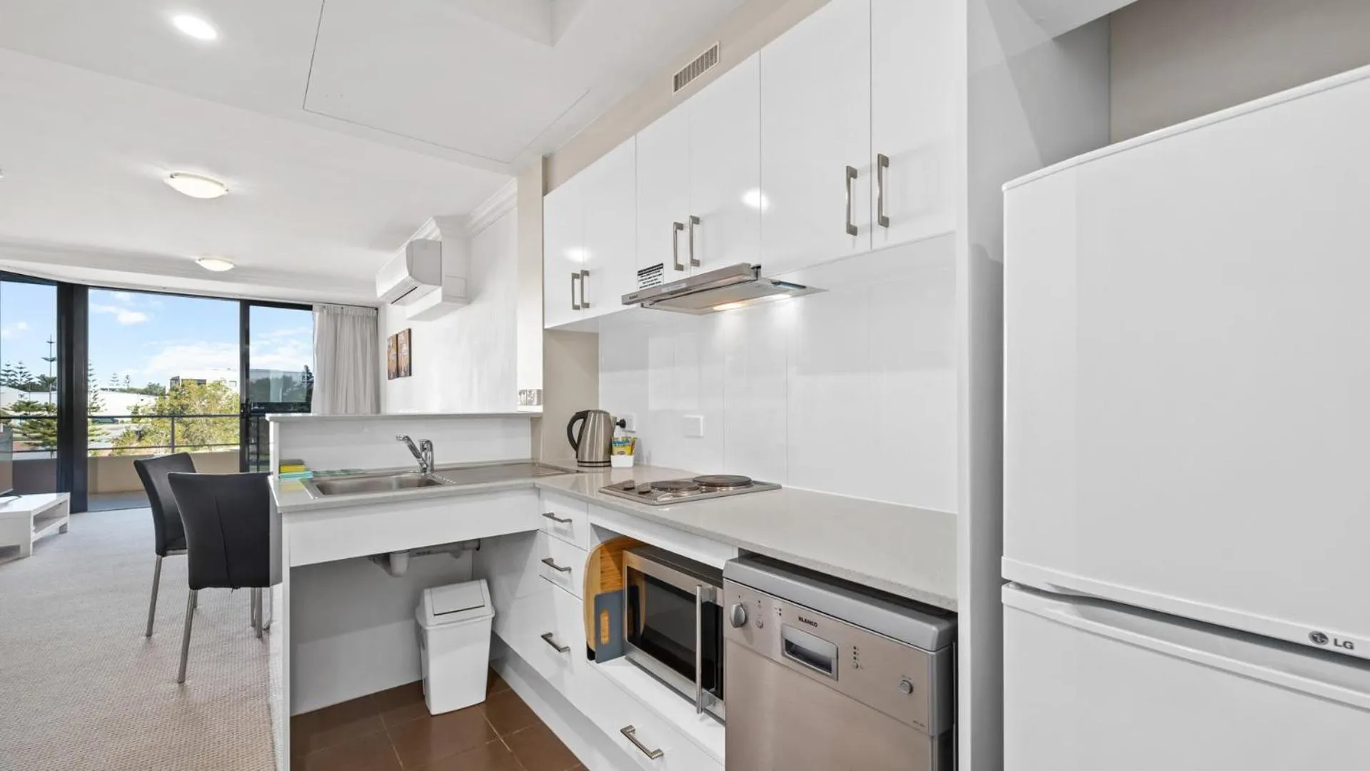Kitchen or kitchenette in Dolphin Quay Apartments