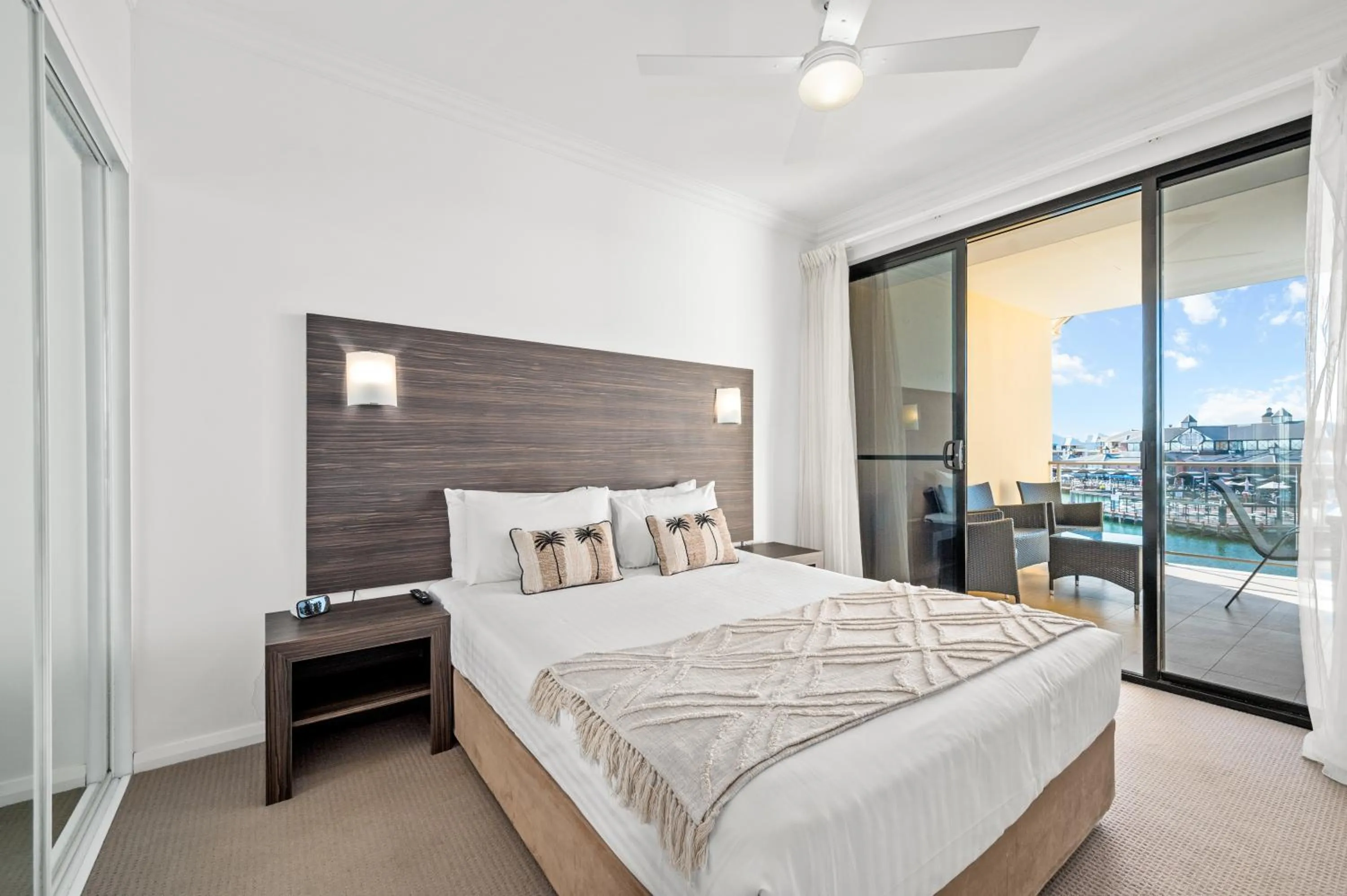 Balcony/Terrace, Bed in Dolphin Quay Apartments