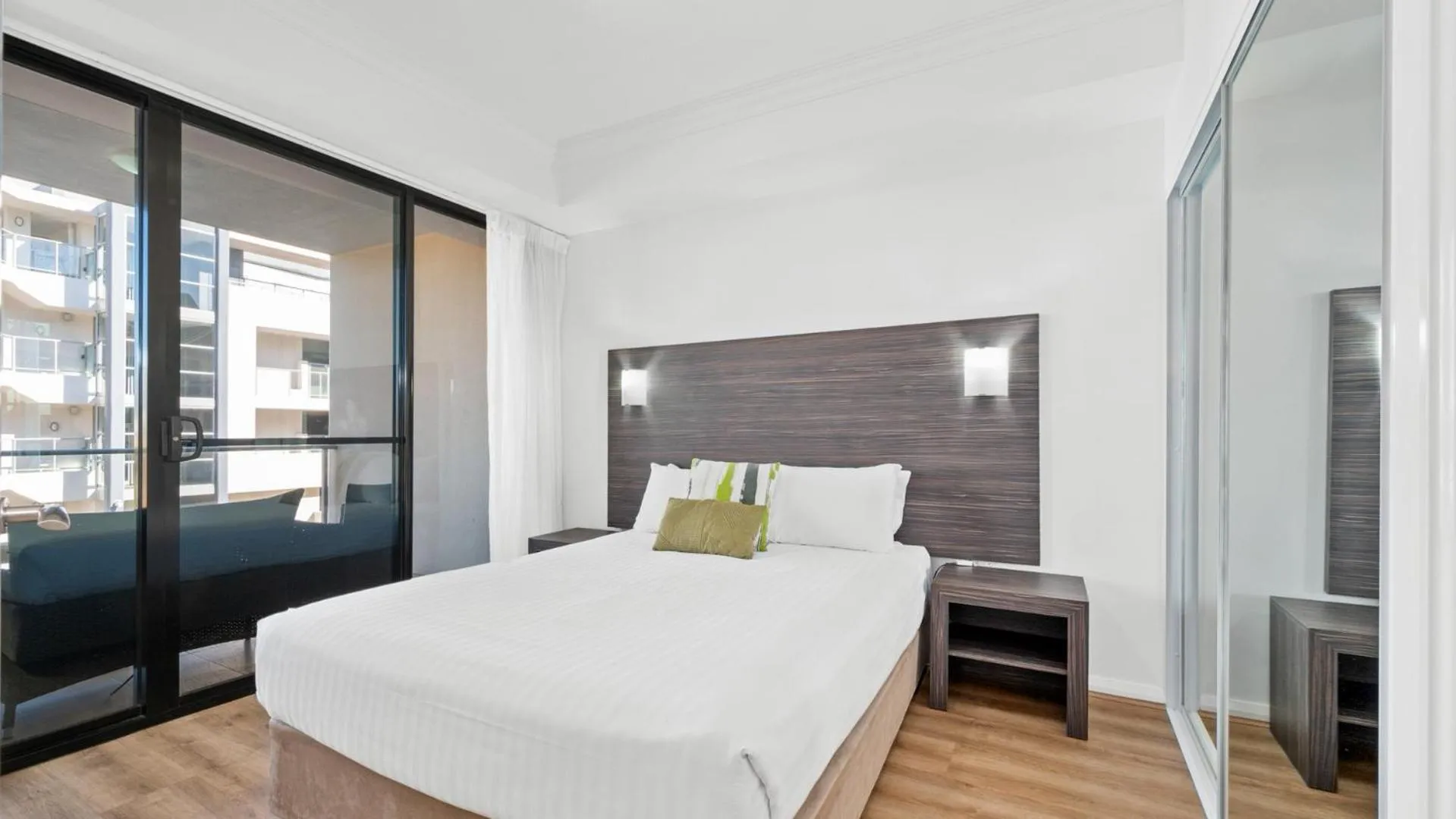 Bedroom, Bed in Dolphin Quay Apartments