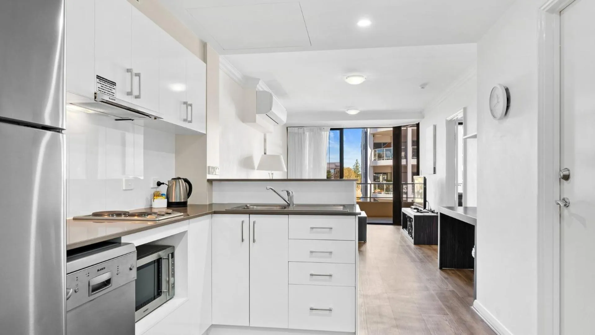 Kitchen or kitchenette in Dolphin Quay Apartments