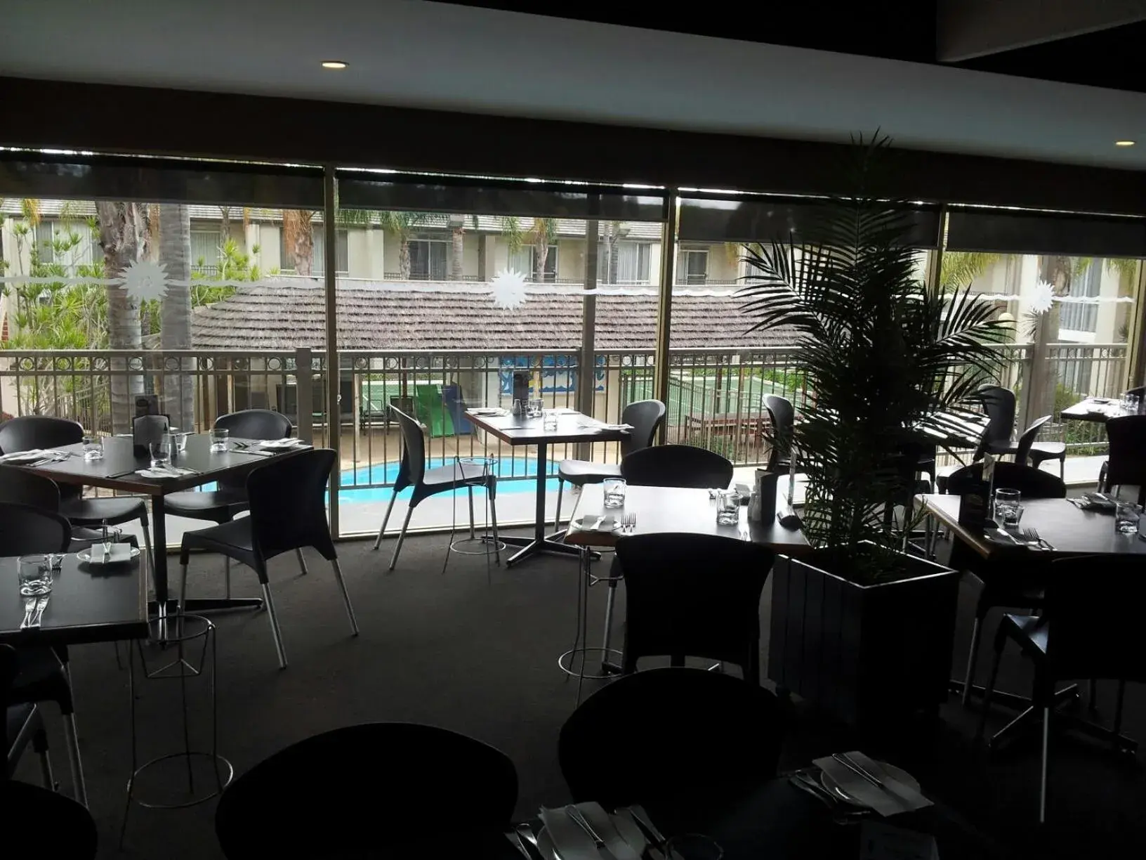 Restaurant/places to eat in Mandurah Motel and Apartments Restaurant/places to eat in Mandurah Motel and Apartments
