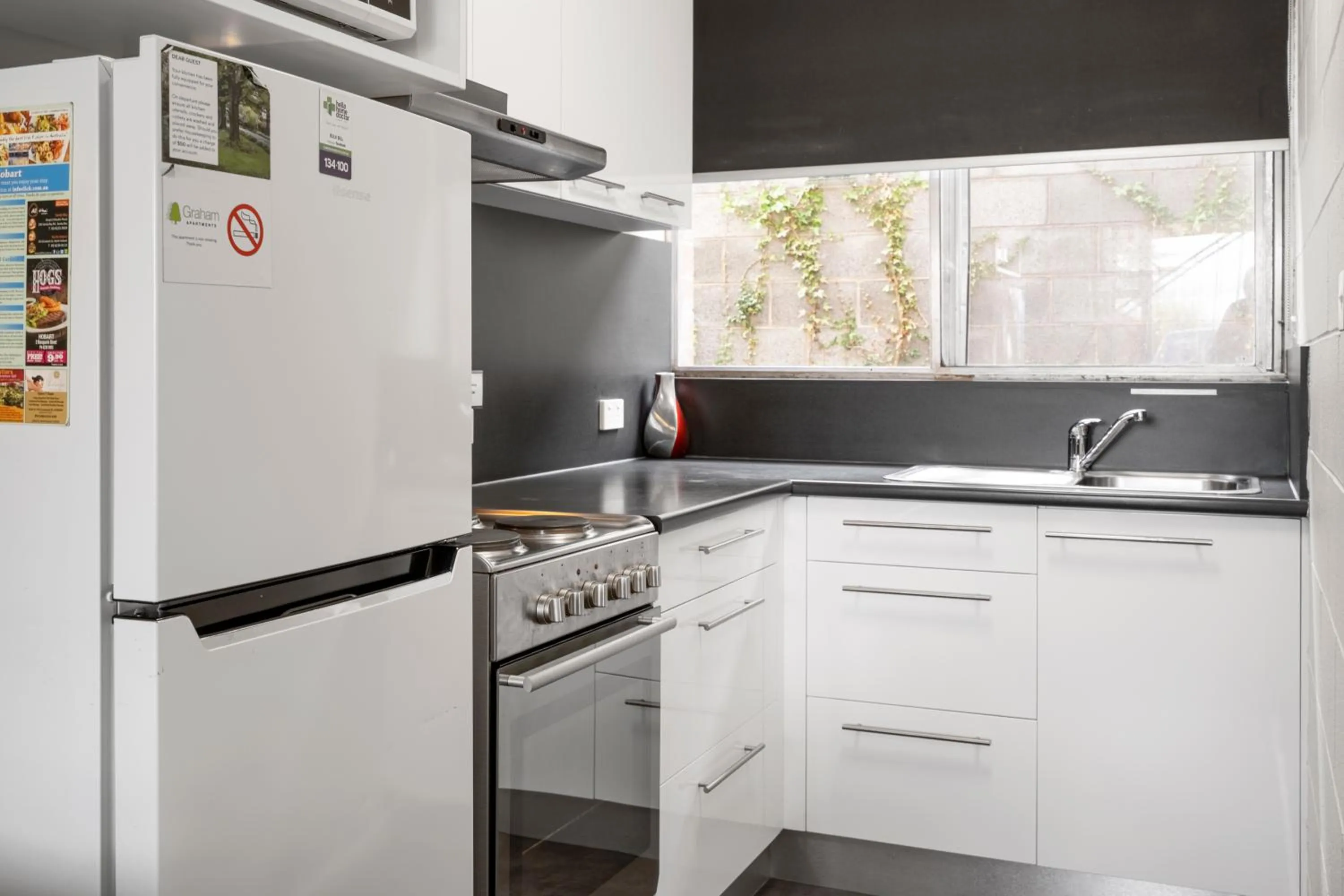 Kitchen or kitchenette in Graham Apartments
