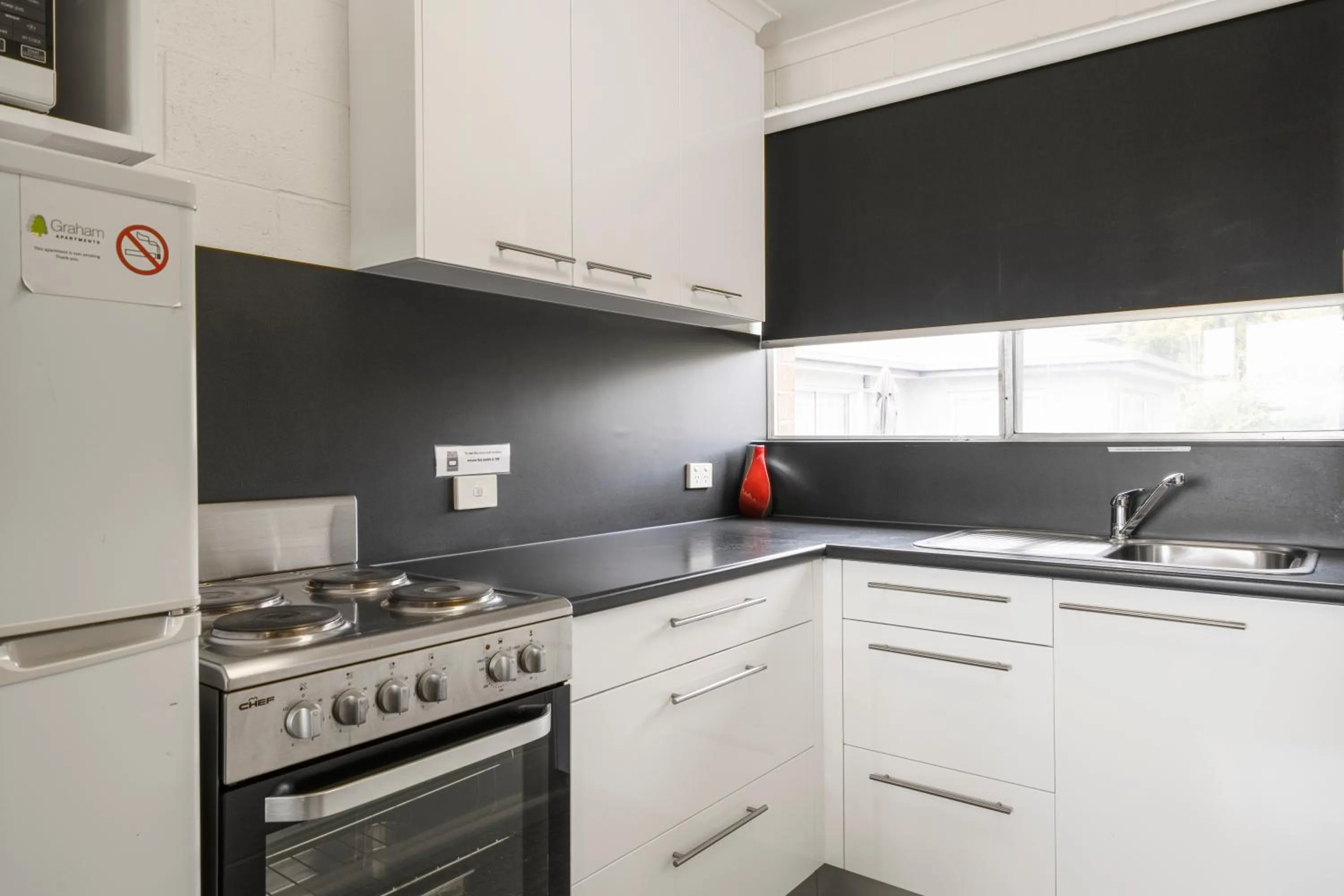 Kitchen or kitchenette in Graham Apartments