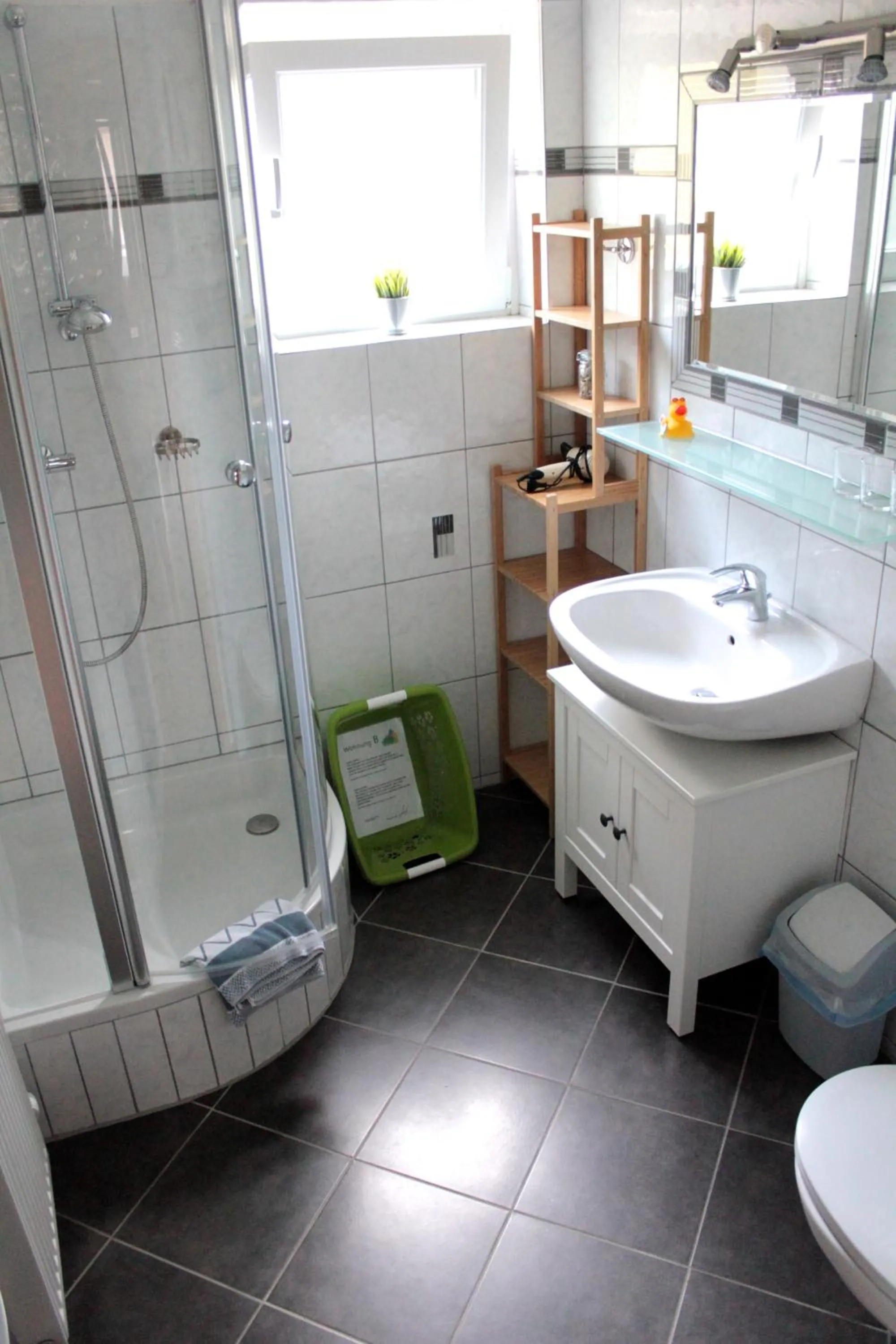 Bathroom in FeWo Leeb