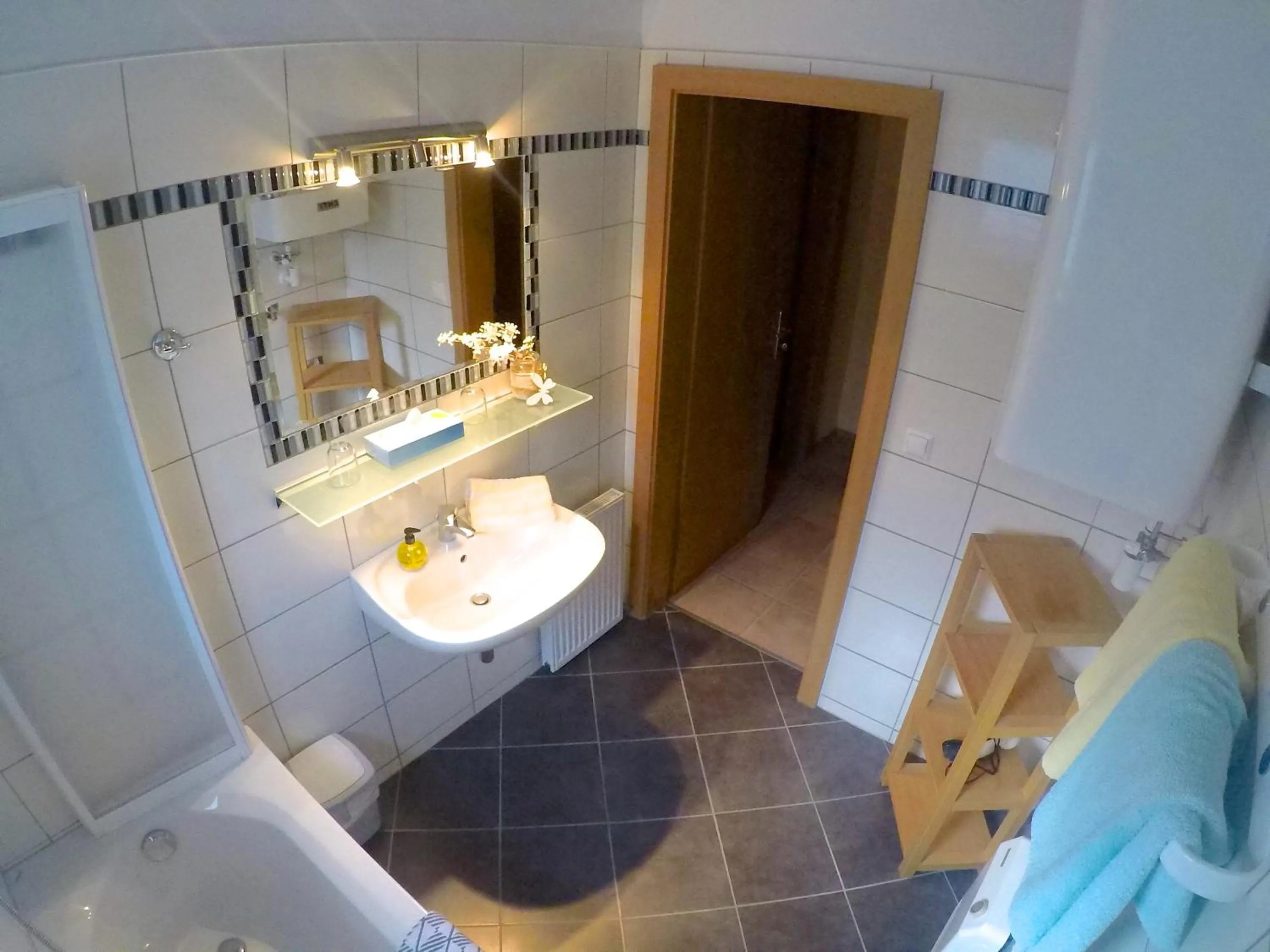 Bathroom in FeWo Leeb