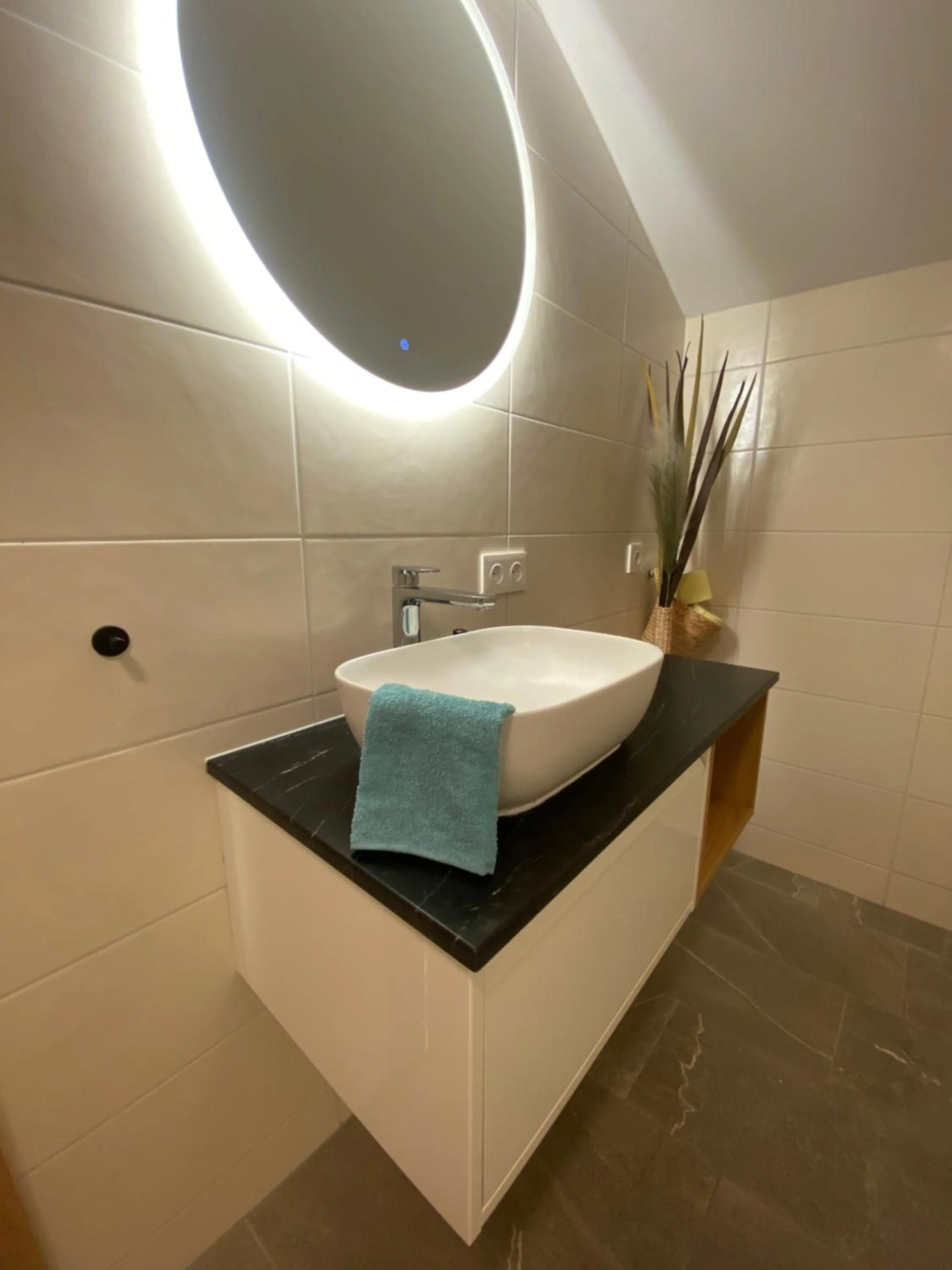 Bathroom in FeWo Leeb