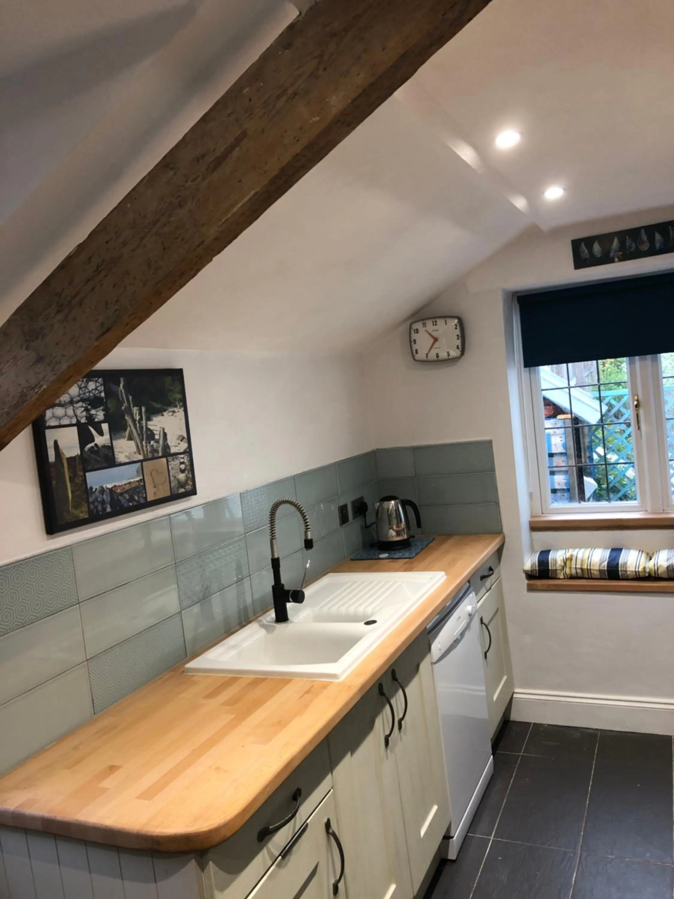 Kitchen or kitchenette in Priory Cottage Bodmin