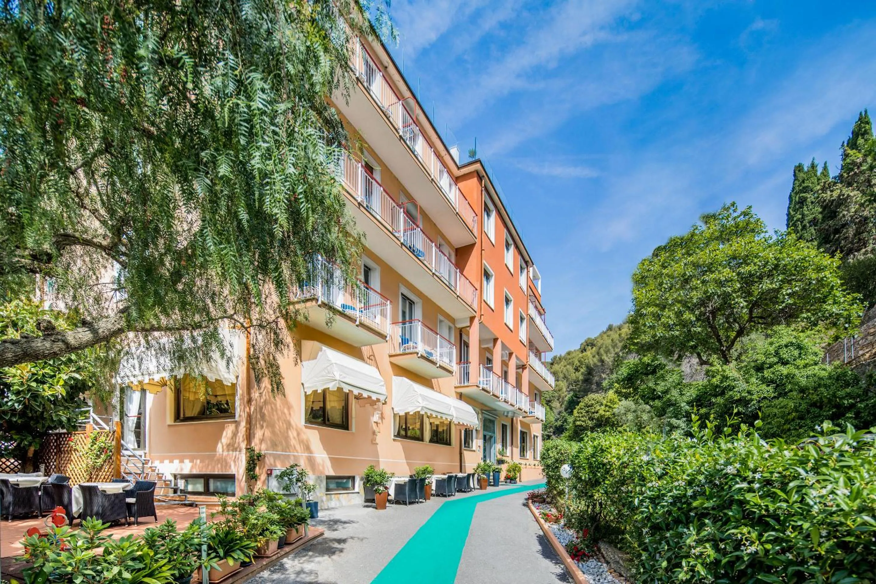 Property building in Hotel Mediterraneo