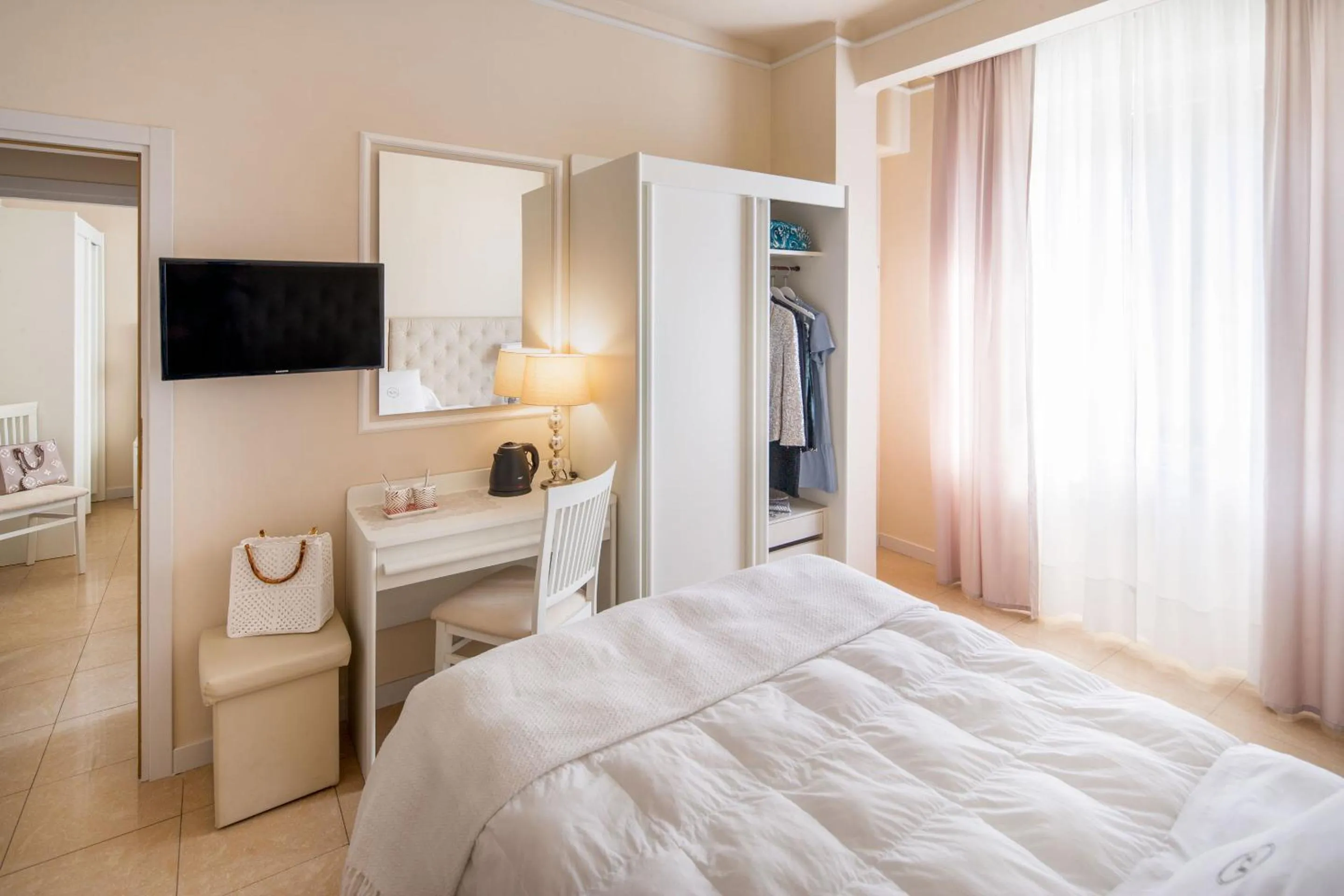 Photo of the whole room in Hotel Mediterraneo