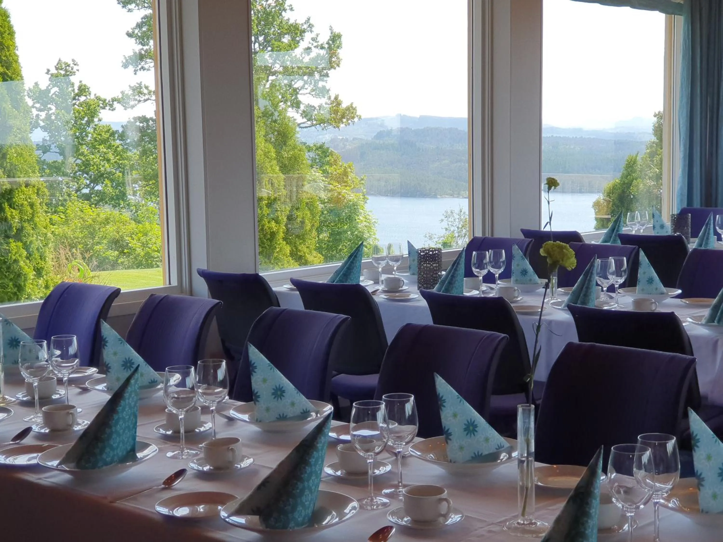 Restaurant/places to eat in Westland Hotel