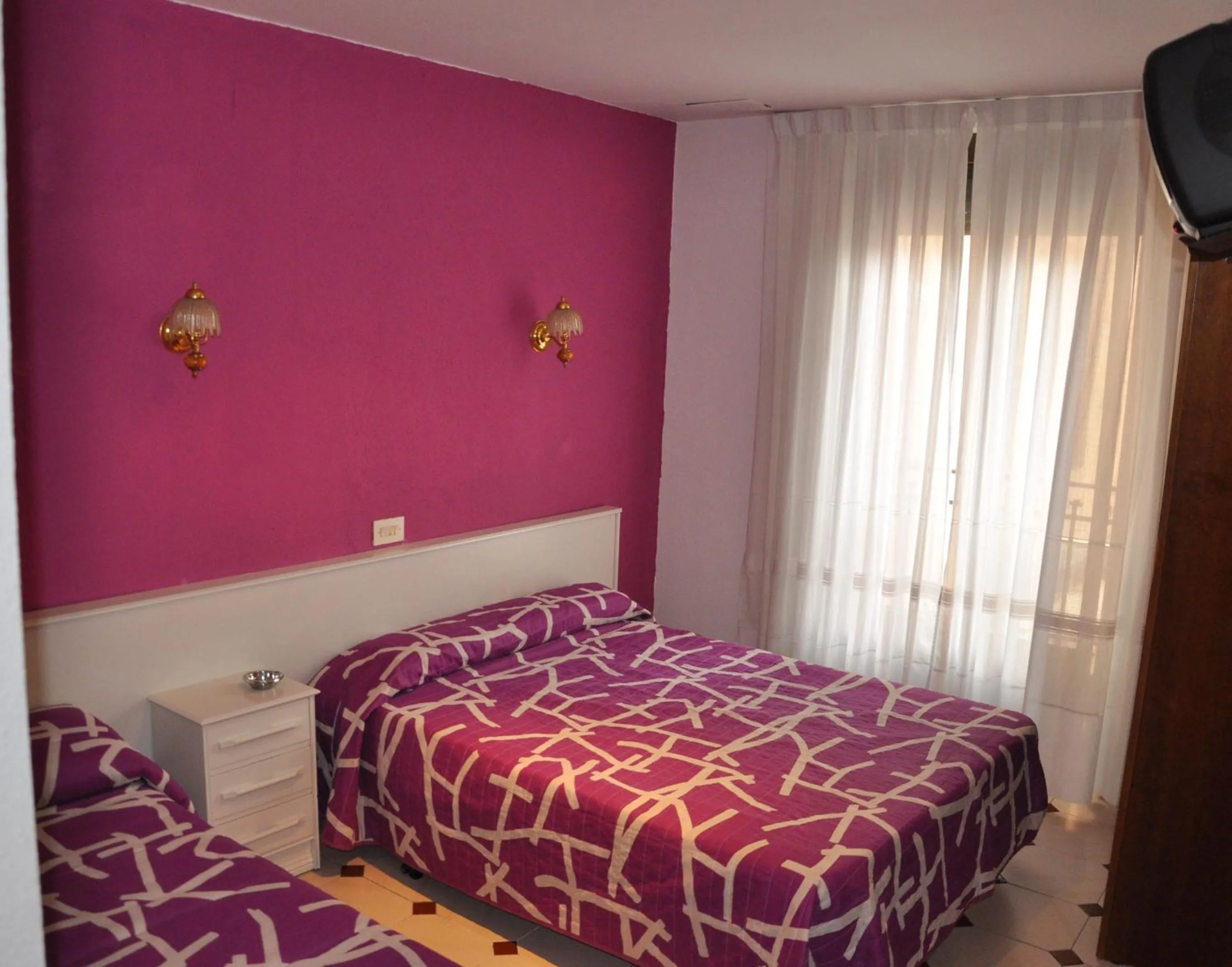 Photo of the whole room, Bed in Hostel Central Zaragoza