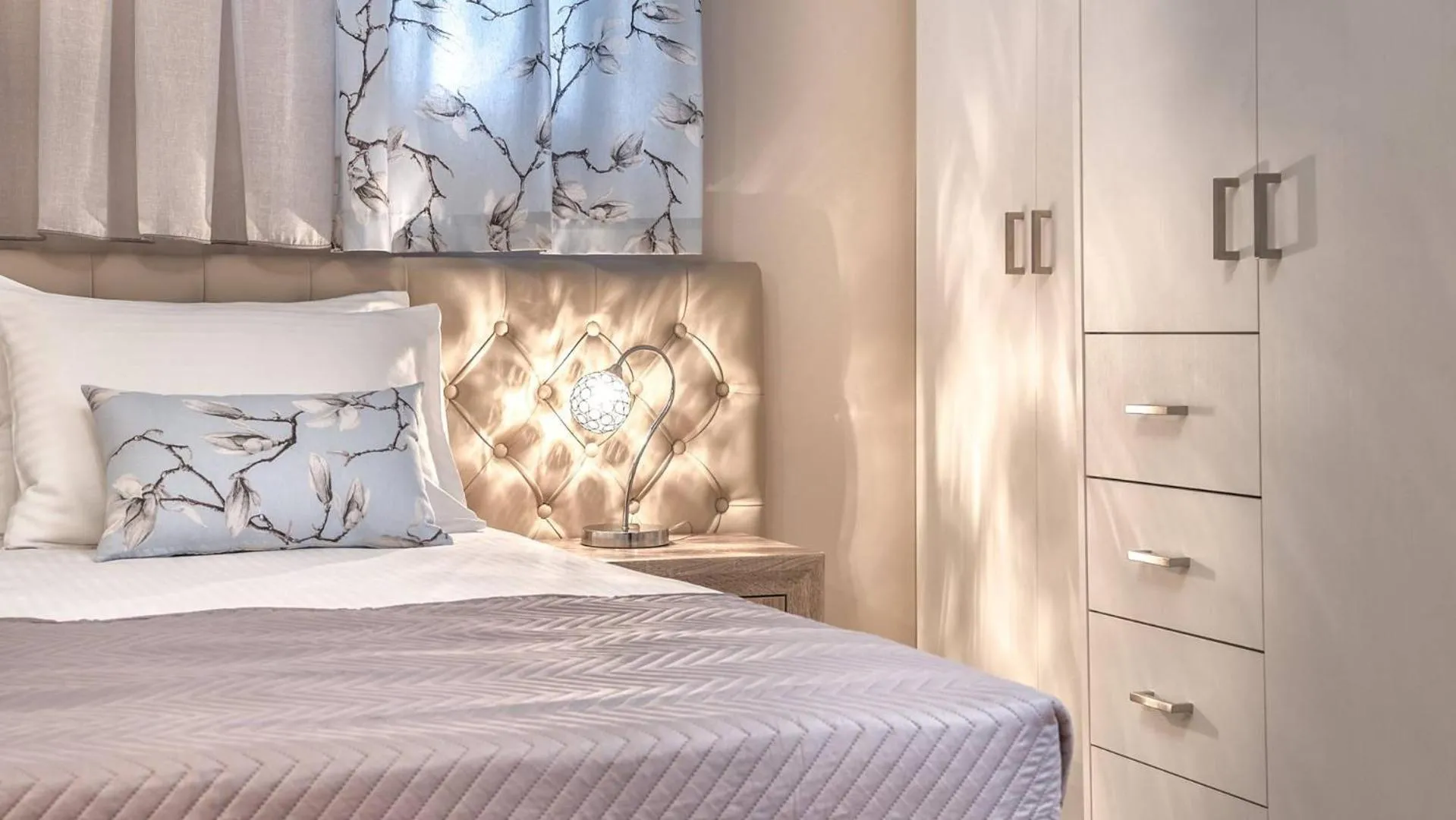Bedroom, Bed in Coral Villa