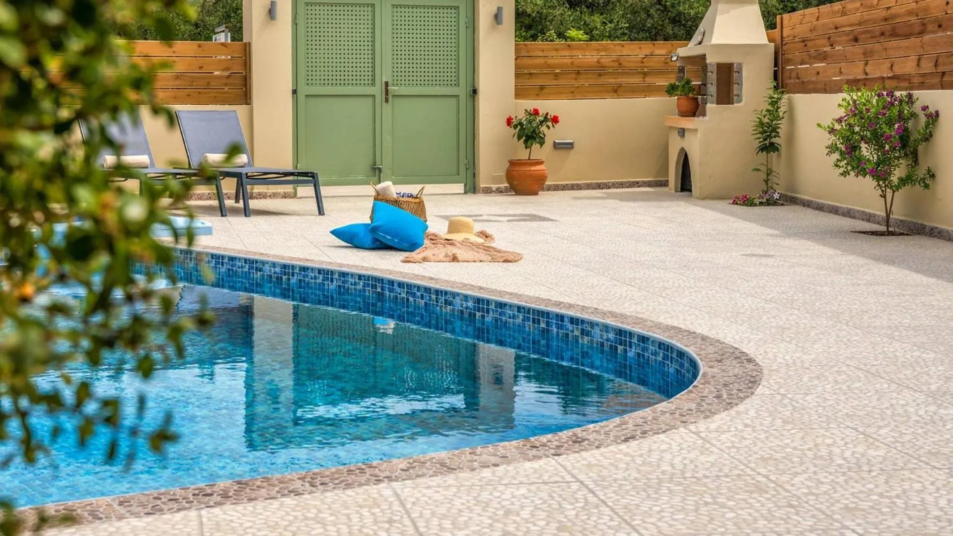 Swimming pool in Coral Villa