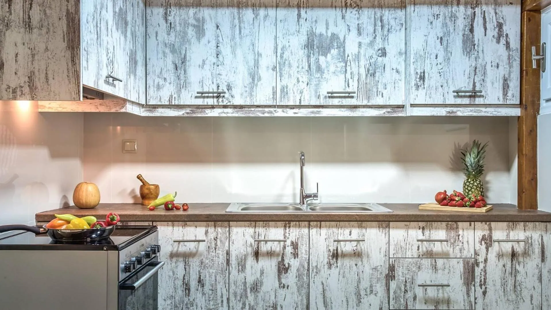 Kitchen or kitchenette in Coral Villa