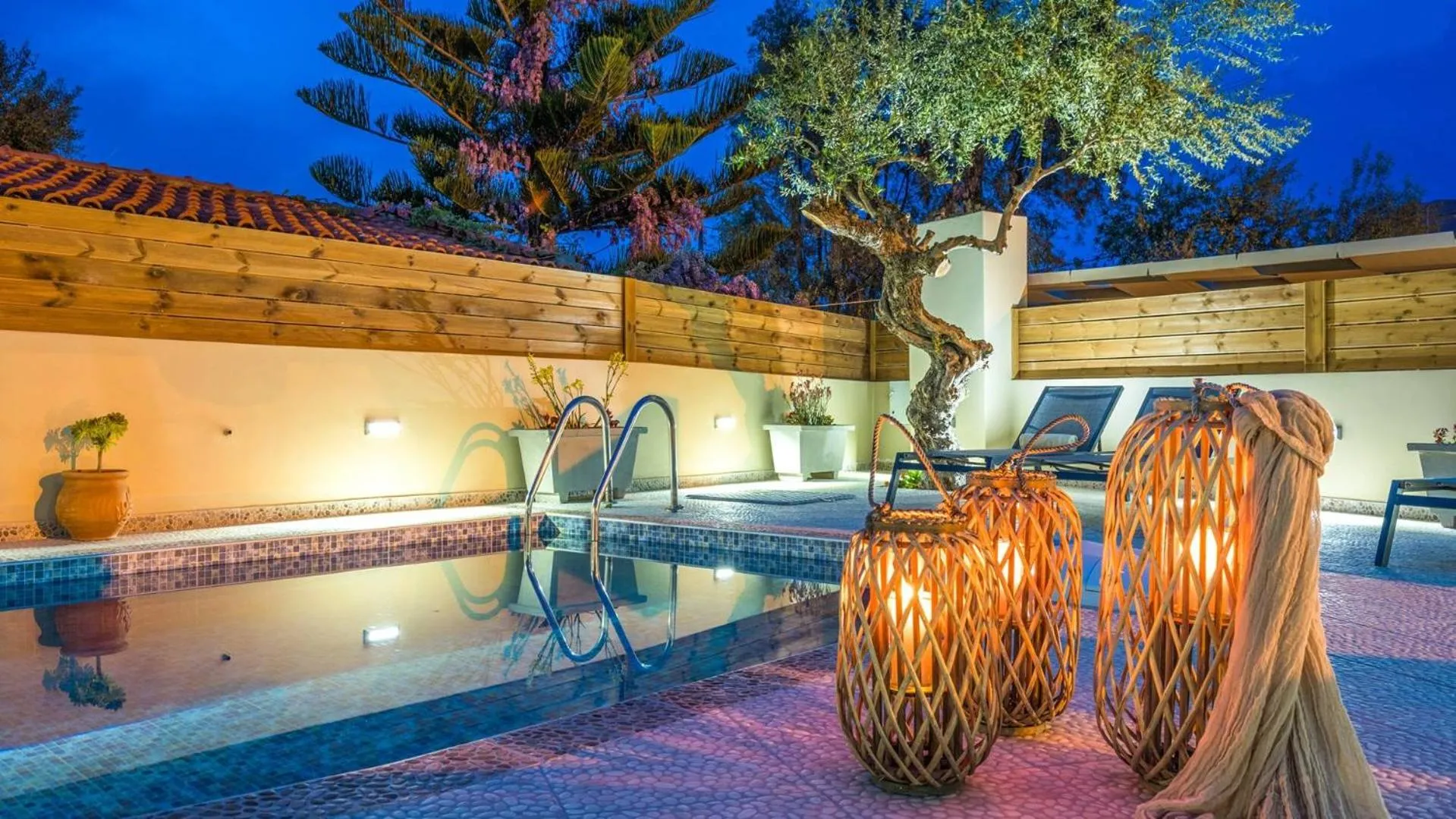 Swimming pool in Coral Villa