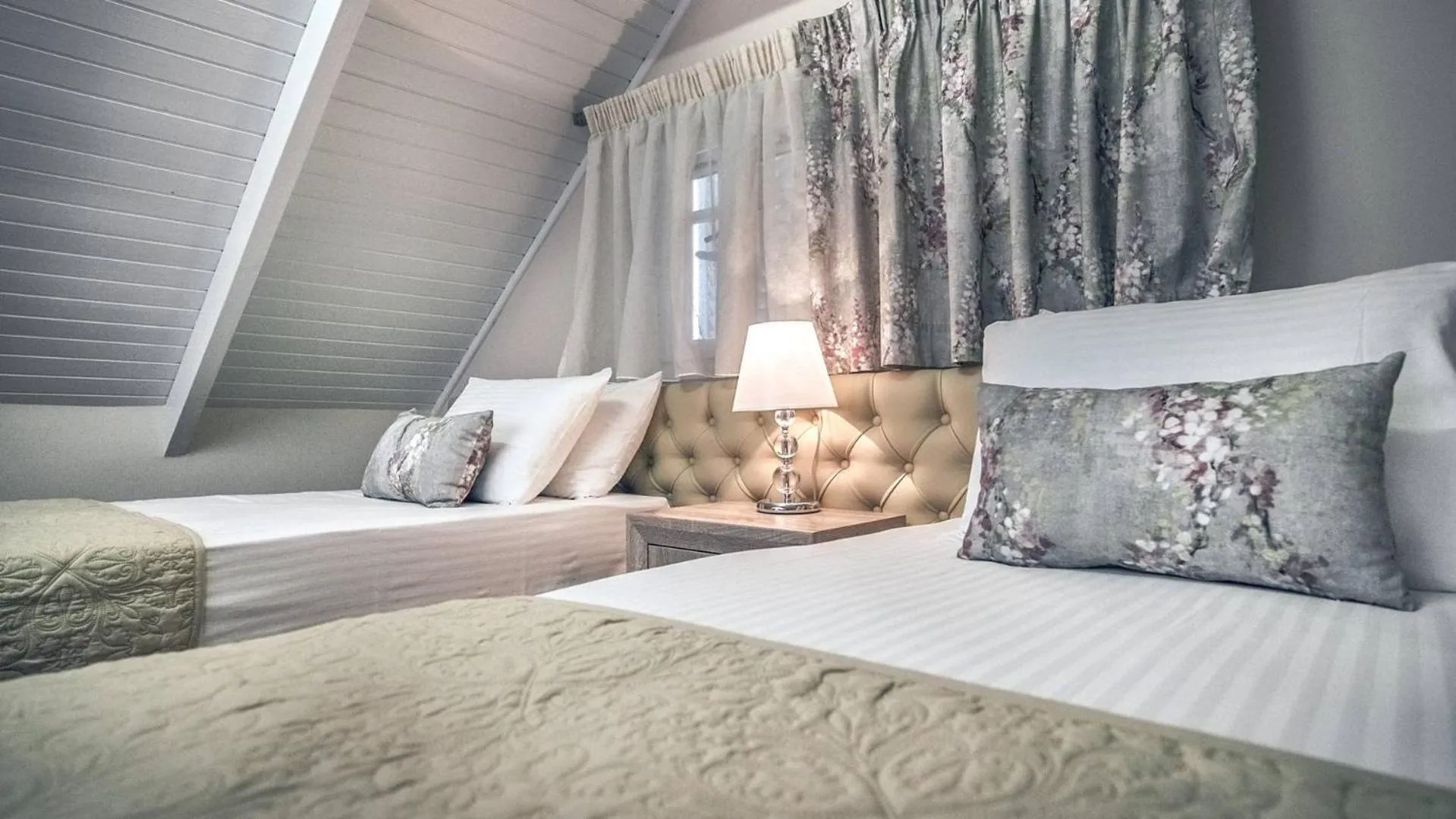 Bedroom, Bed in Coral Villa