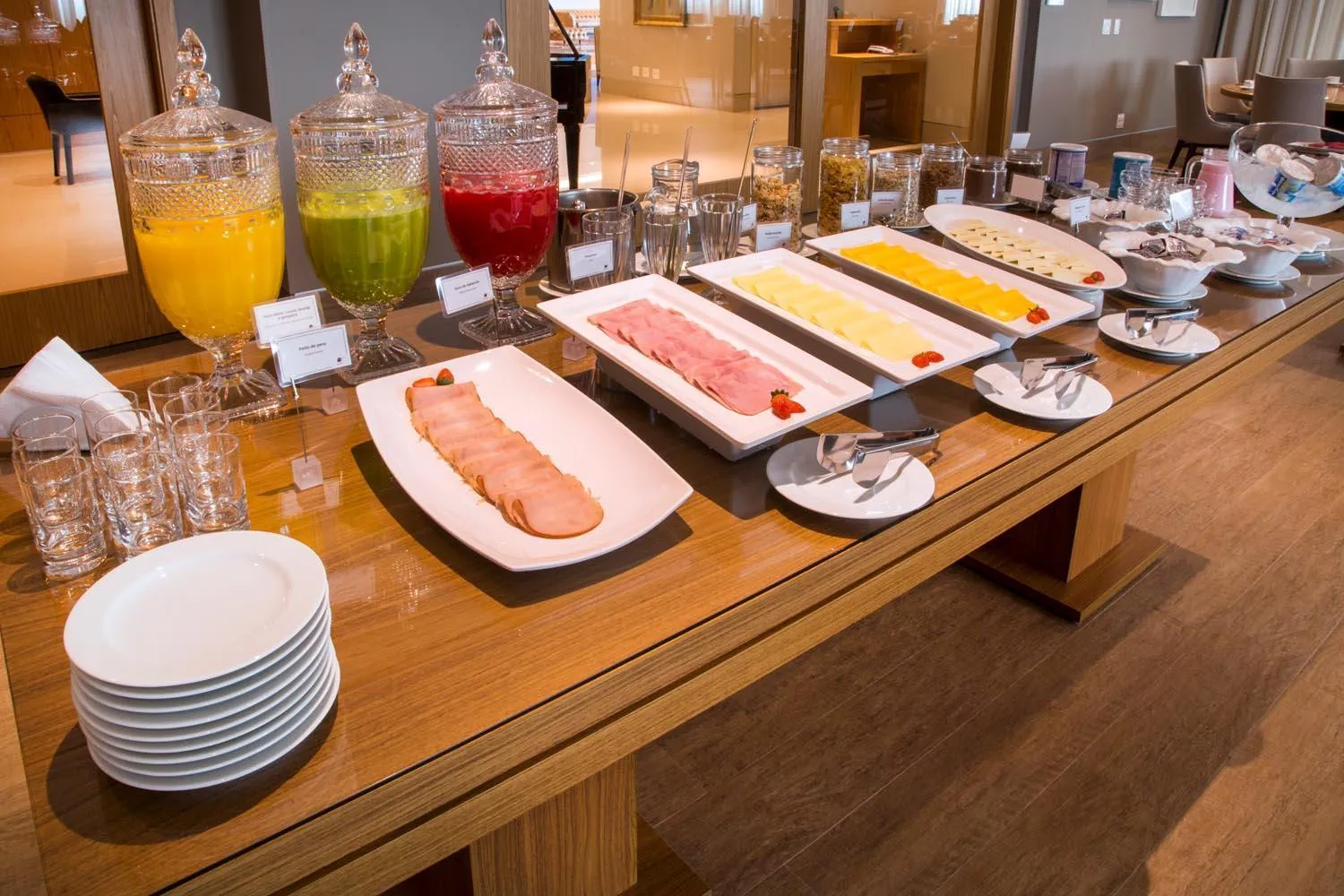 Buffet breakfast in Hotel Araucaria Flat Araraquara